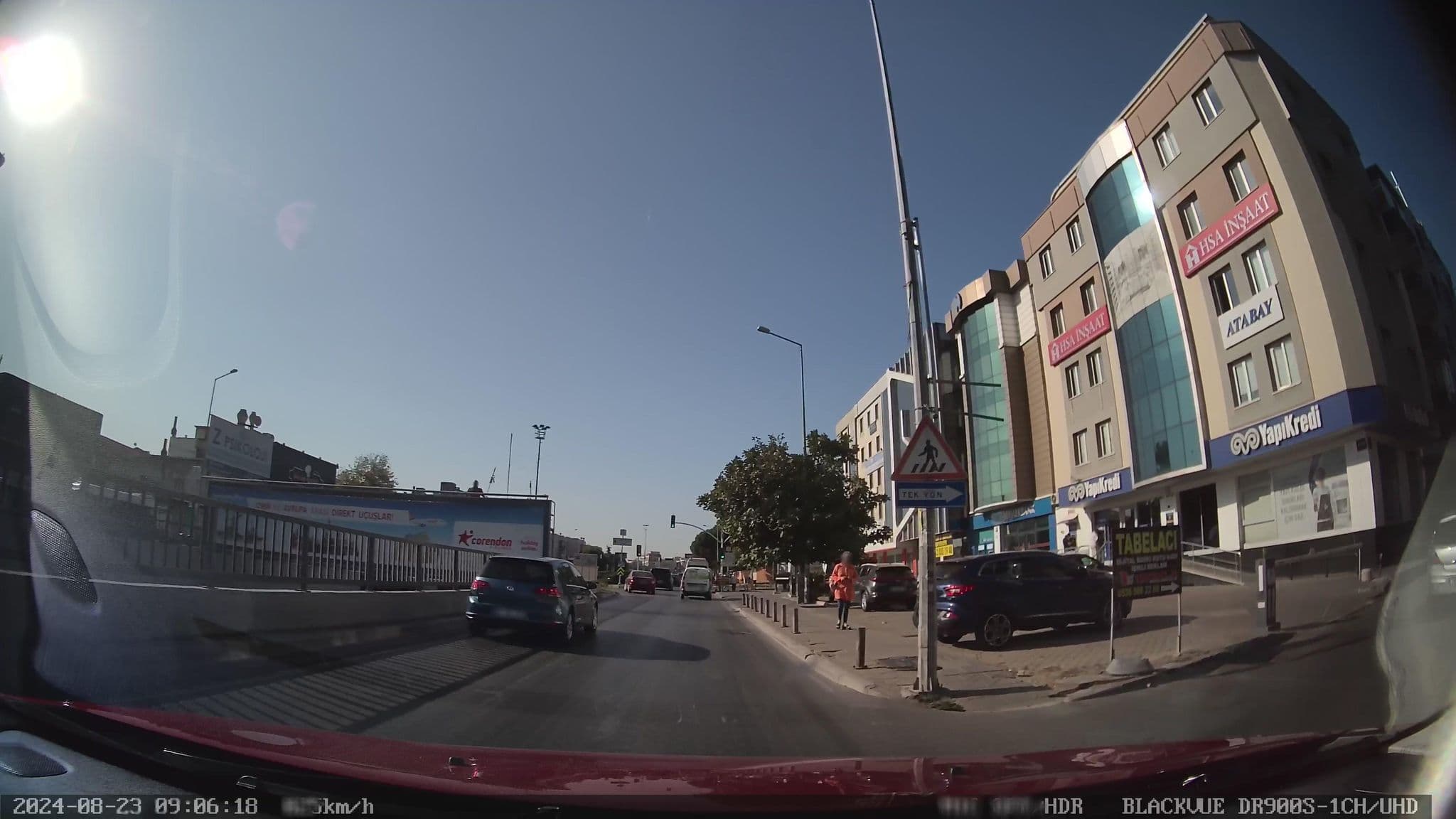 Street view near Engin Hotel, Karabağlar — © unen (CC BY-SA · Mapillary)