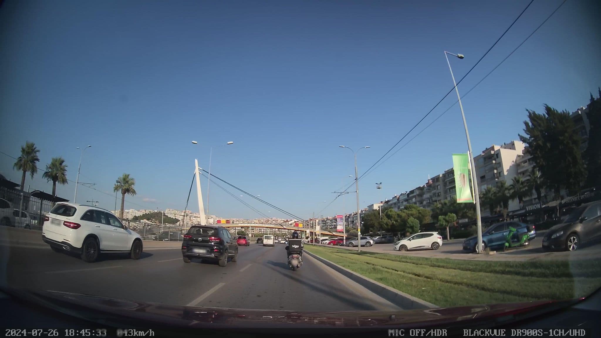 Street view near Grand s, Konak — © unen (CC BY-SA · Mapillary)