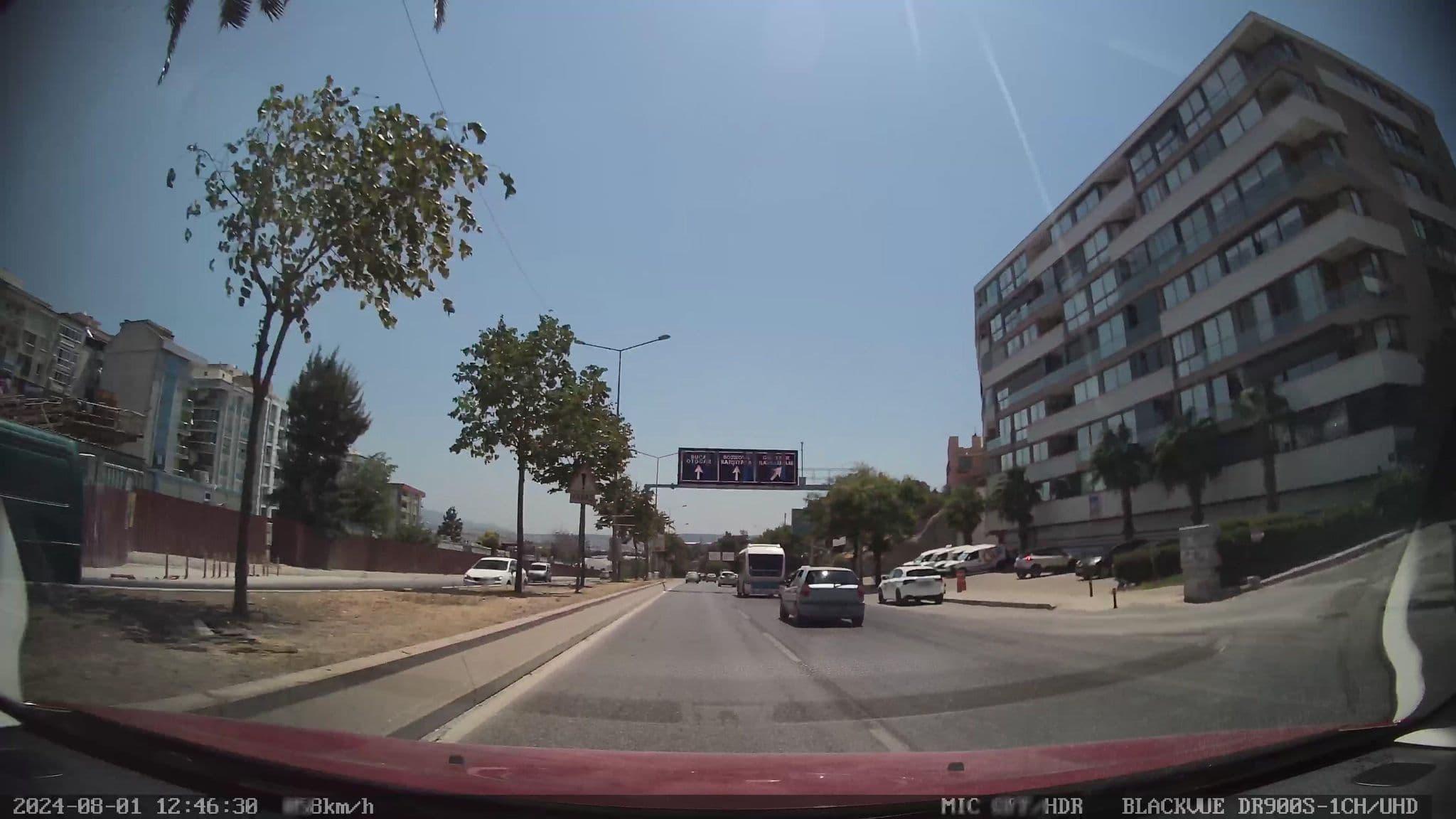 Street view near Ak Hotel Konak, Karabağlar — © unen (CC BY-SA · Mapillary)