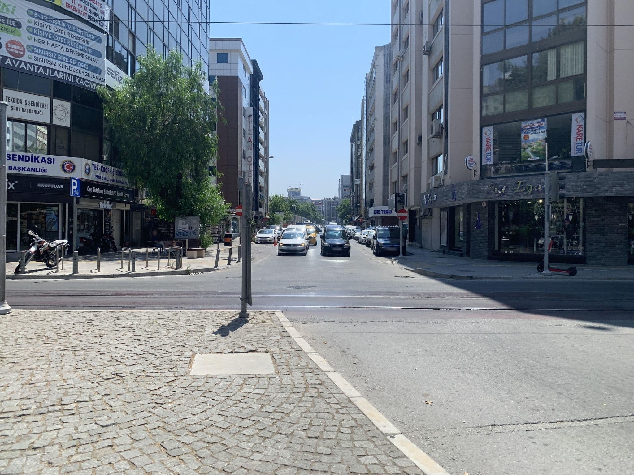 Street view near Milashan Hotel, İzmir — © robot8a (CC BY-SA · Mapillary)