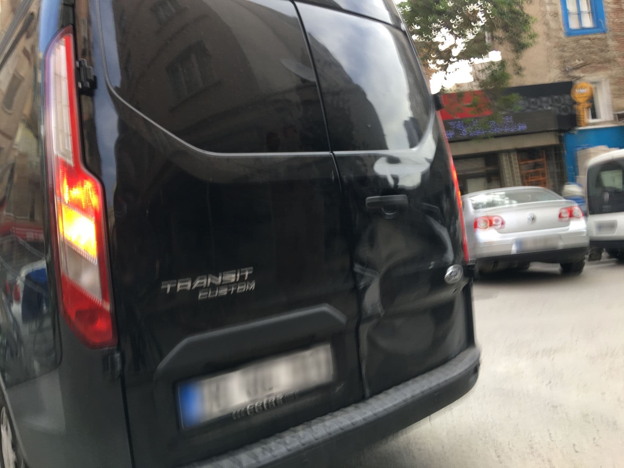 Street view near Ziraat Bankası Alsancak Misafirhanesi, İzmir — © rustyb (CC BY-SA · Mapillary)