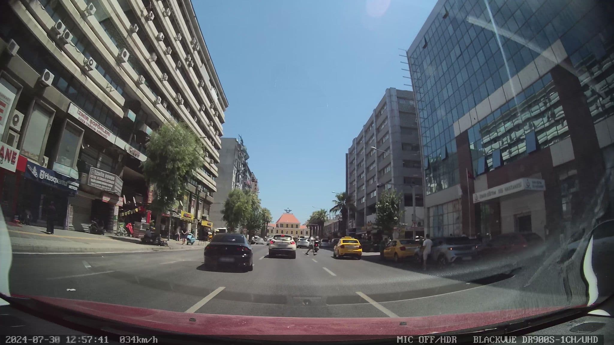 Street view near Şükran Otel, İzmir — © unen (CC BY-SA · Mapillary)