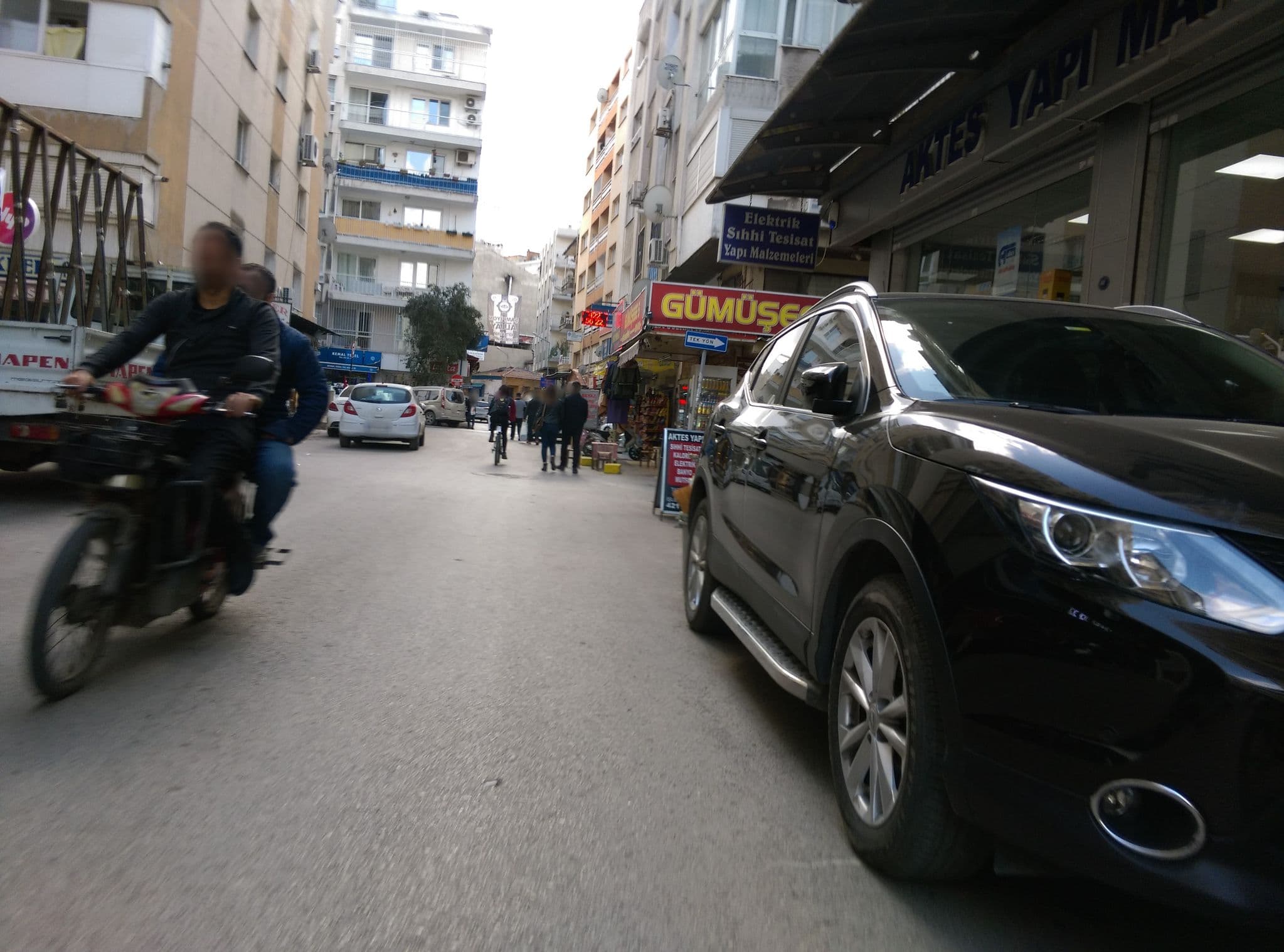 Street view near Invivo Hotel, İzmir — © bebs (CC BY-SA · Mapillary)