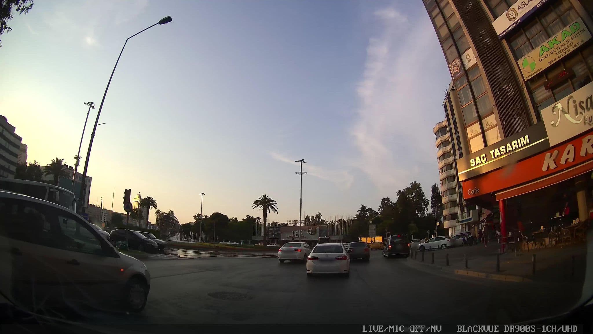 Street view near Perla Arya Hotel, İzmir — © asturksever (CC BY-SA · Mapillary)