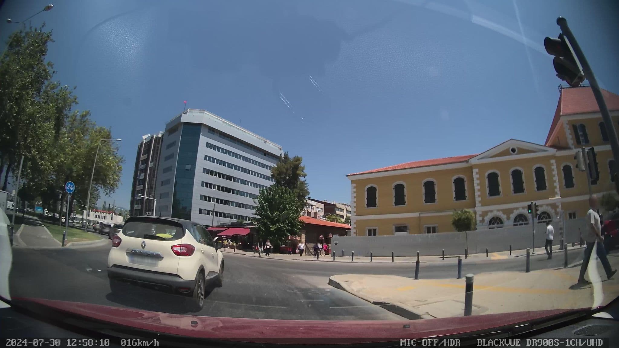 Street view near Bebek Otel, İzmir — © unen (CC BY-SA · Mapillary)