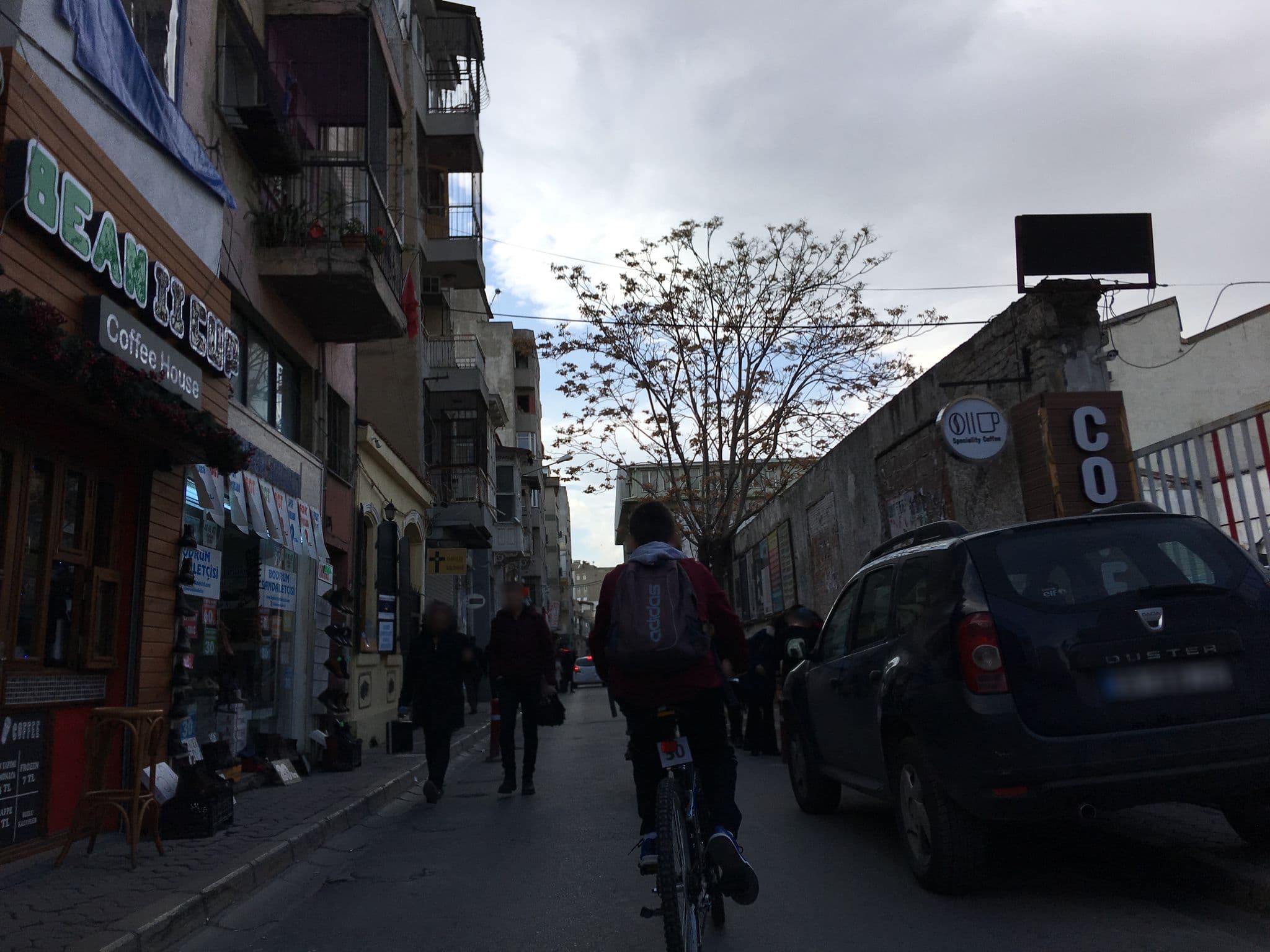Street view near Tales Otel, İzmir — © rustyb (CC BY-SA · Mapillary)