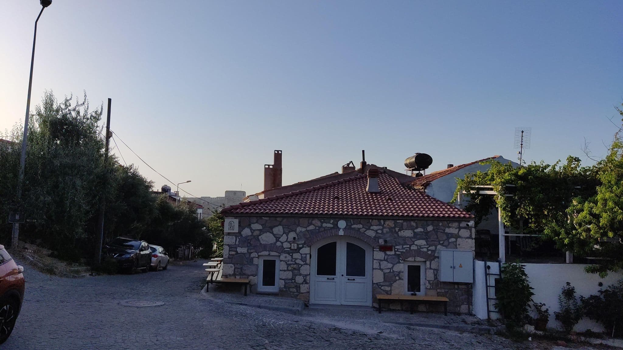 Street view near Patiska Butik Pansiyon, Bozcaada — © orkut (CC BY-SA · Mapillary)