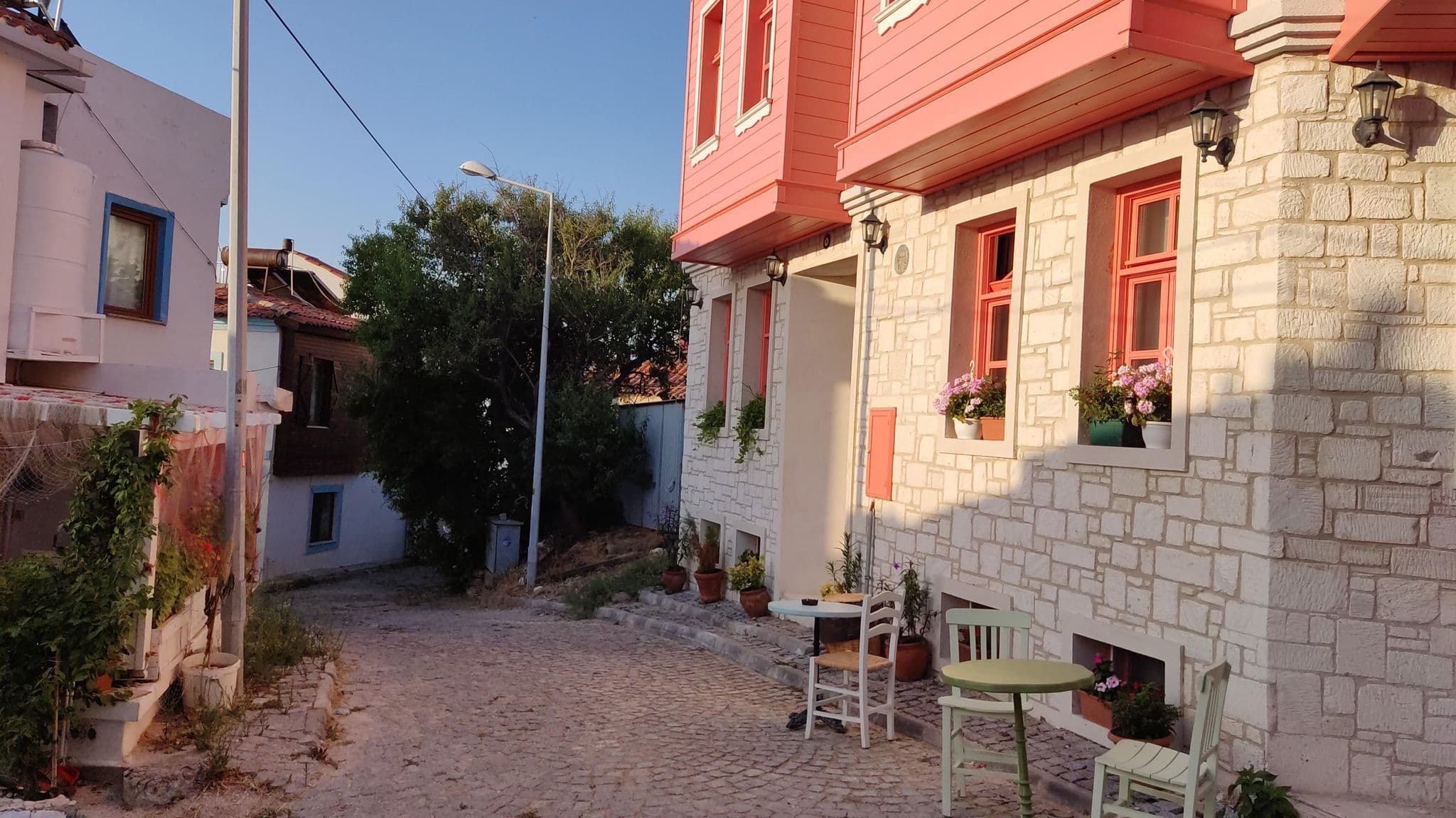 Street view near Evimiz Apart, Bozcaada — © orkut (CC BY-SA · Mapillary)