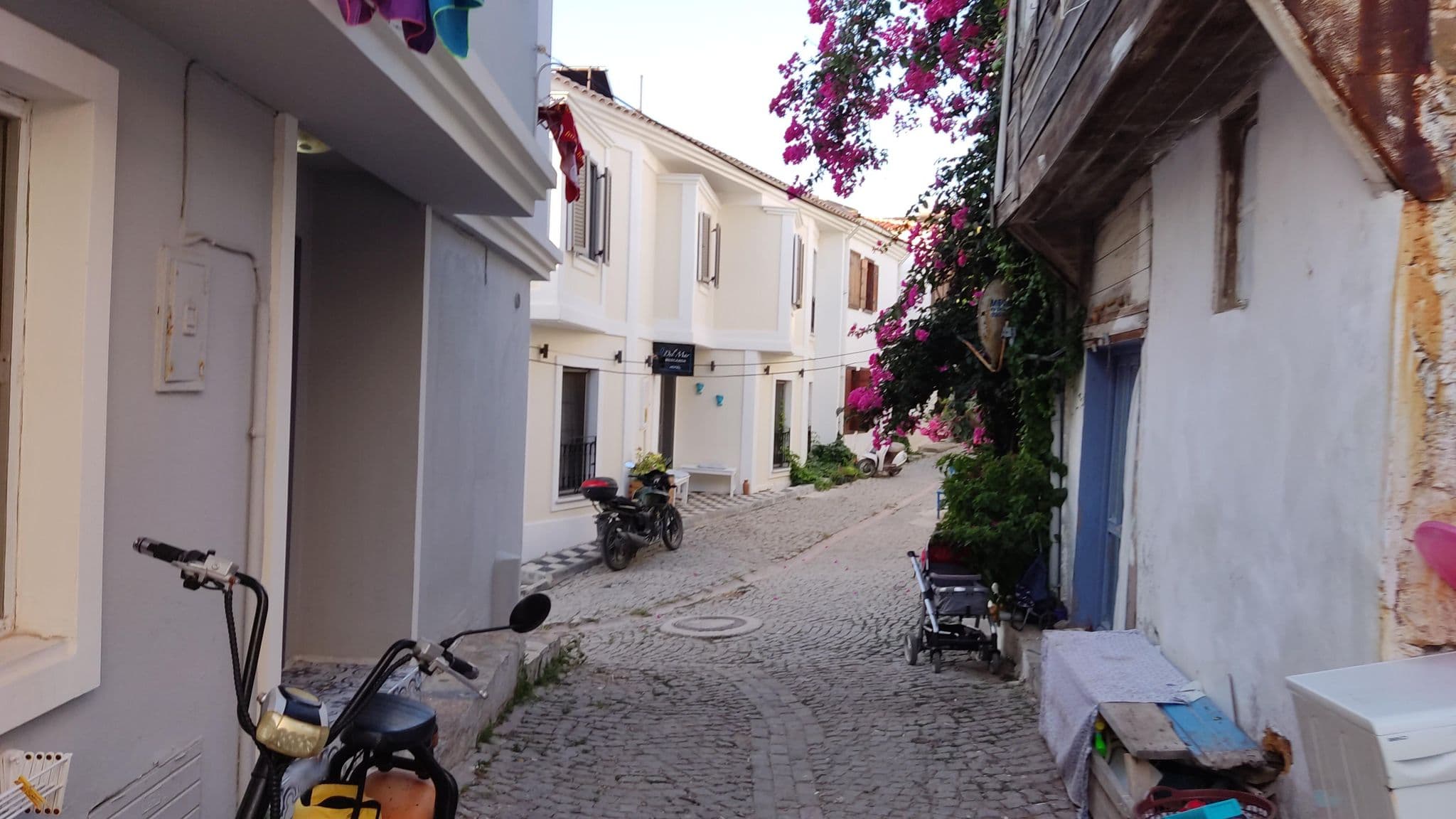Street view near Eflatun Otel, Bozcaada — © orkut (CC BY-SA · Mapillary)