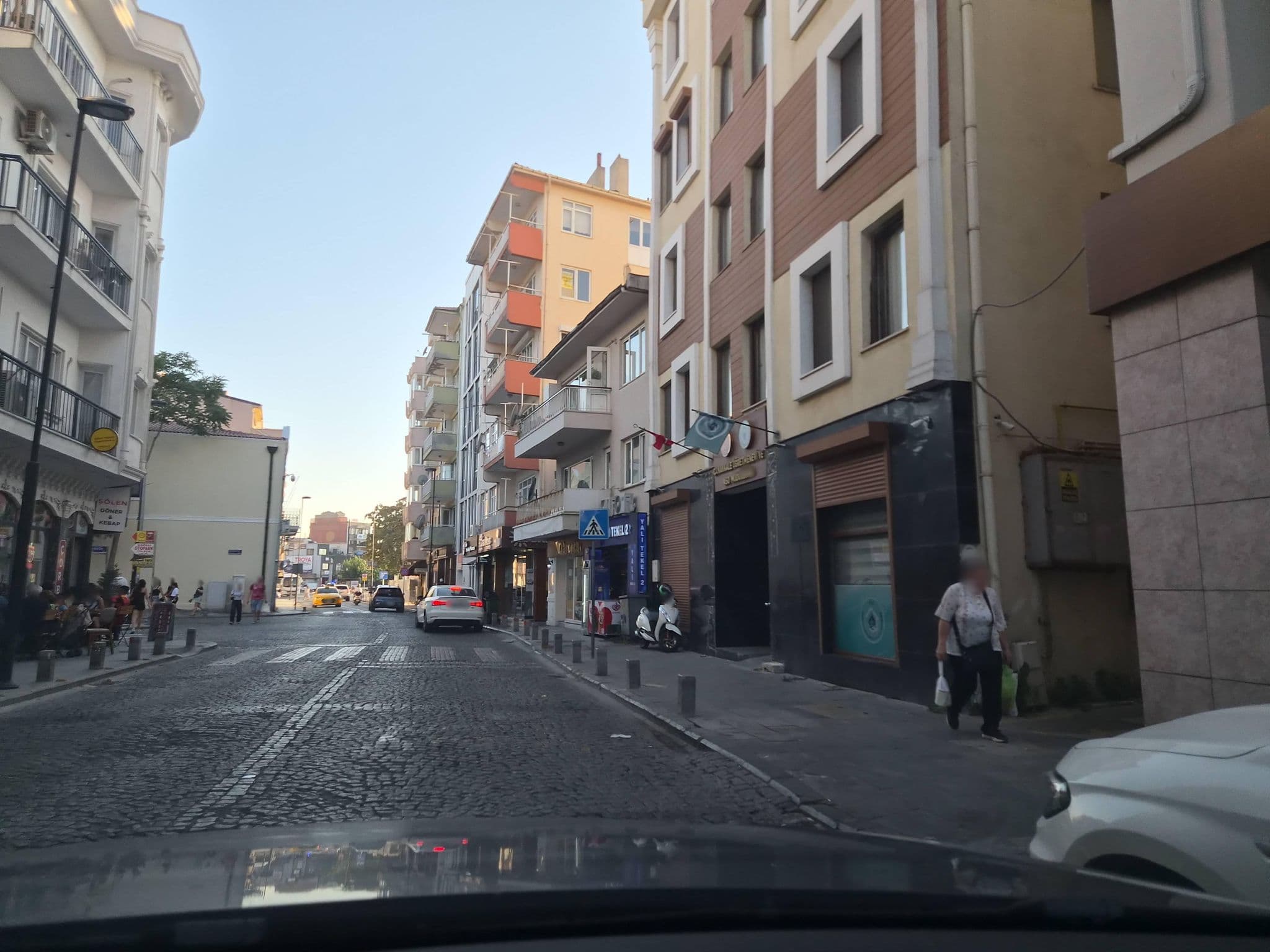 Street view near Otel Loren, Çanakkale — © observer17 (CC BY-SA · Mapillary)