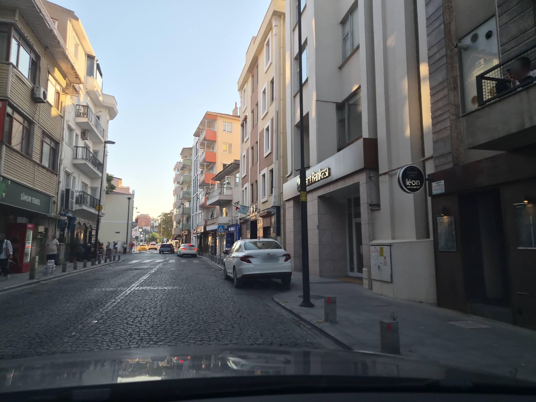 Street view near Maydos Otel, Çanakkale — © observer17 (CC BY-SA · Mapillary)