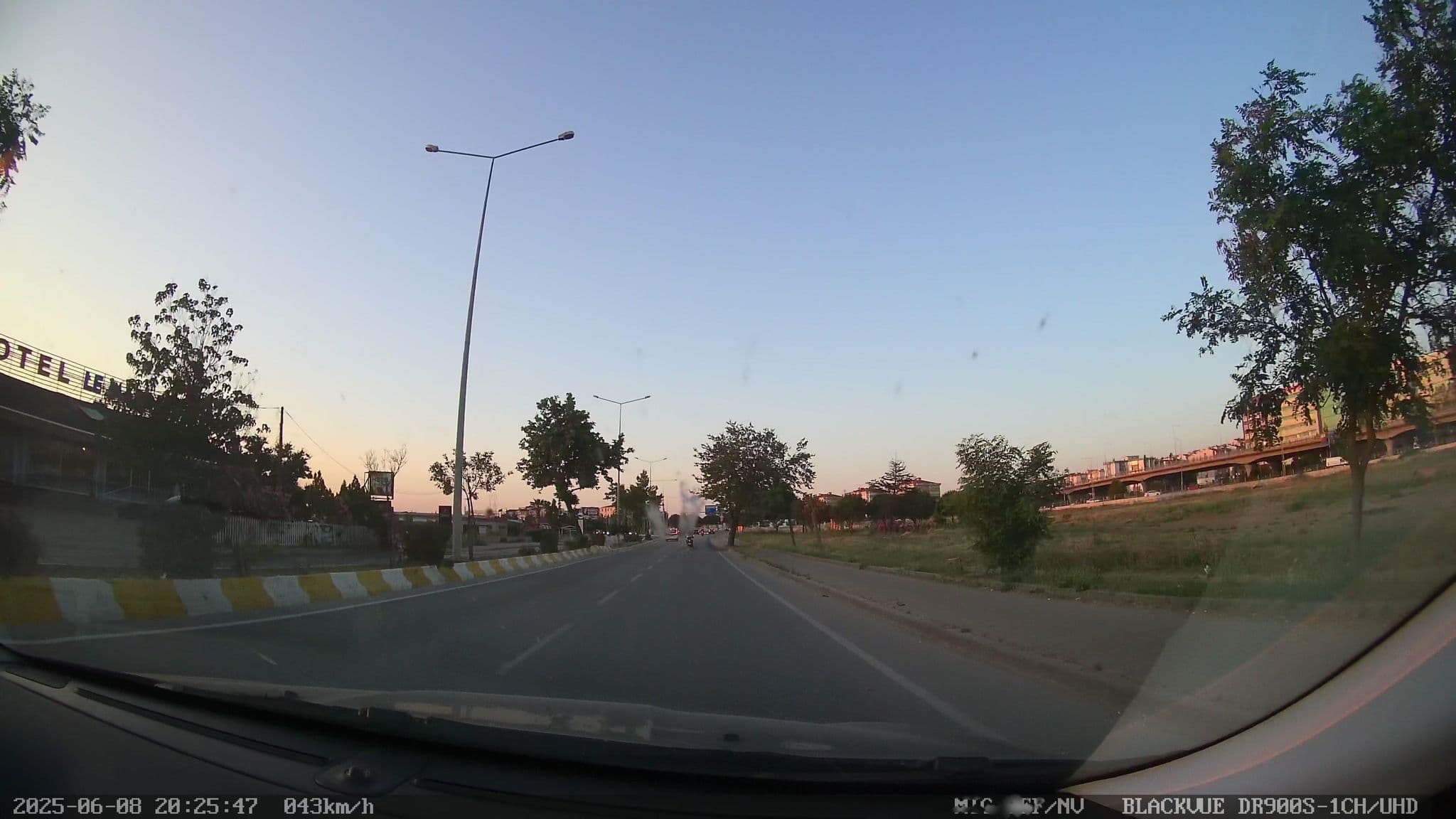 Street view near Hellespont Hotel, Çanakkale — © Zafer (CC BY-SA · Mapillary)