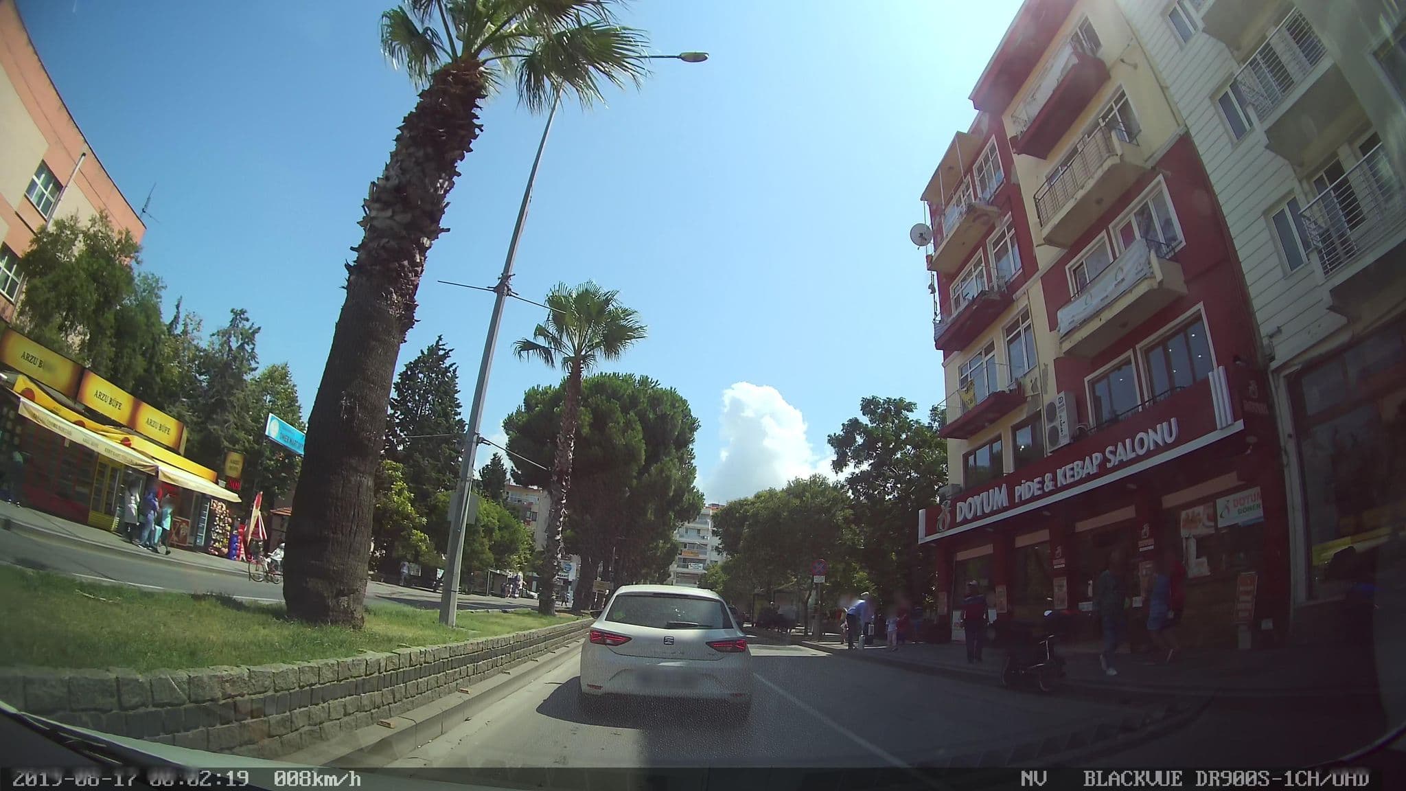 Street view near Hotel Temizay, Çanakkale — © yercizenler (CC BY-SA · Mapillary)