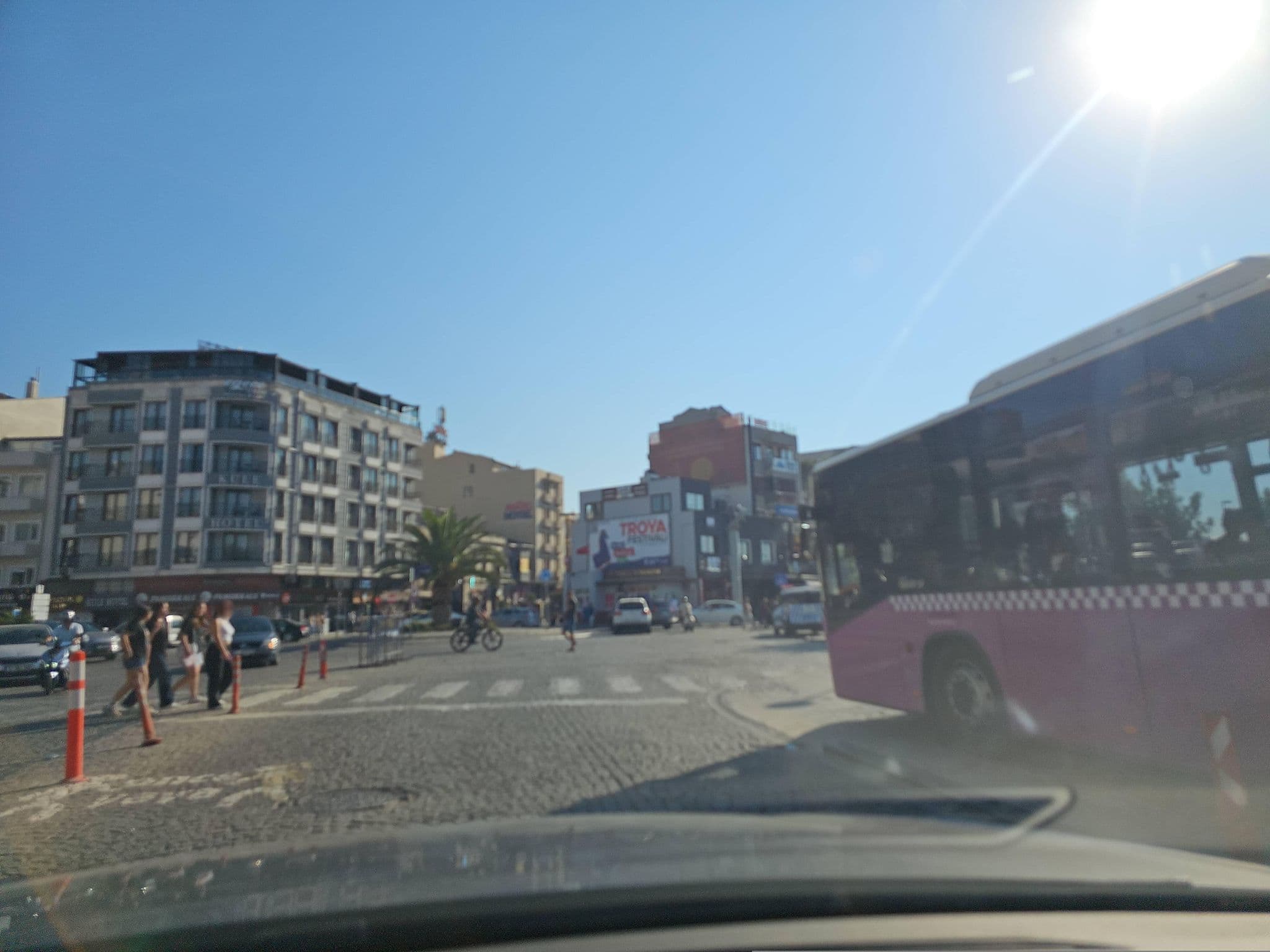 Street view near Hotel Parion House, Çanakkale — © observer17 (CC BY-SA · Mapillary)
