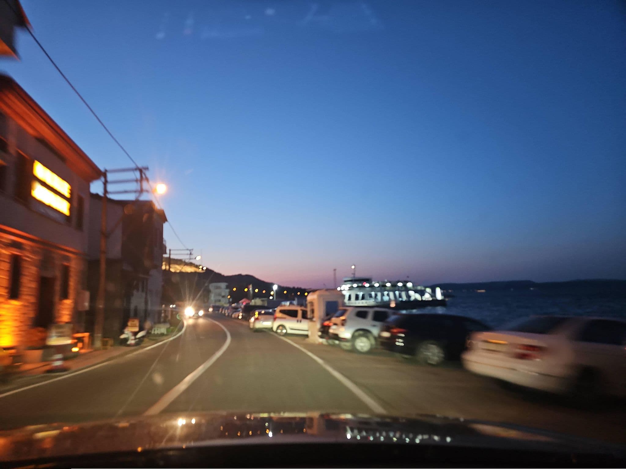 Street view near Yalı Pansiyon, Çanakkale — © observer17 (CC BY-SA · Mapillary)