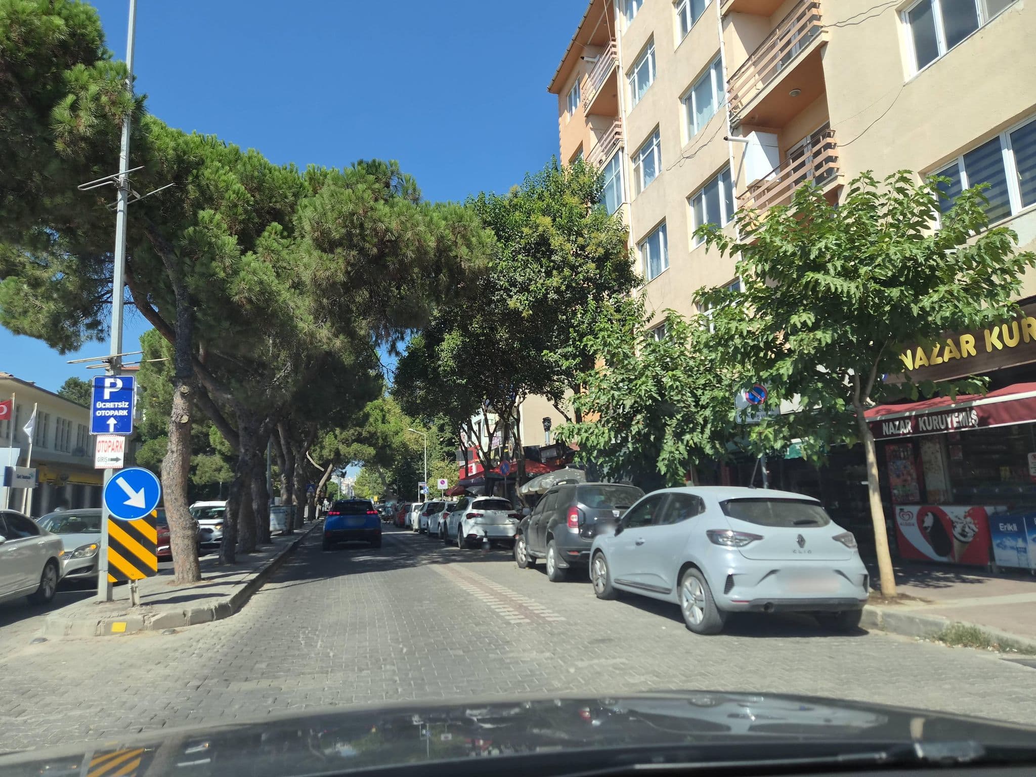 Street view near Hotel Kestanbul, Çanakkale — © observer17 (CC BY-SA · Mapillary)