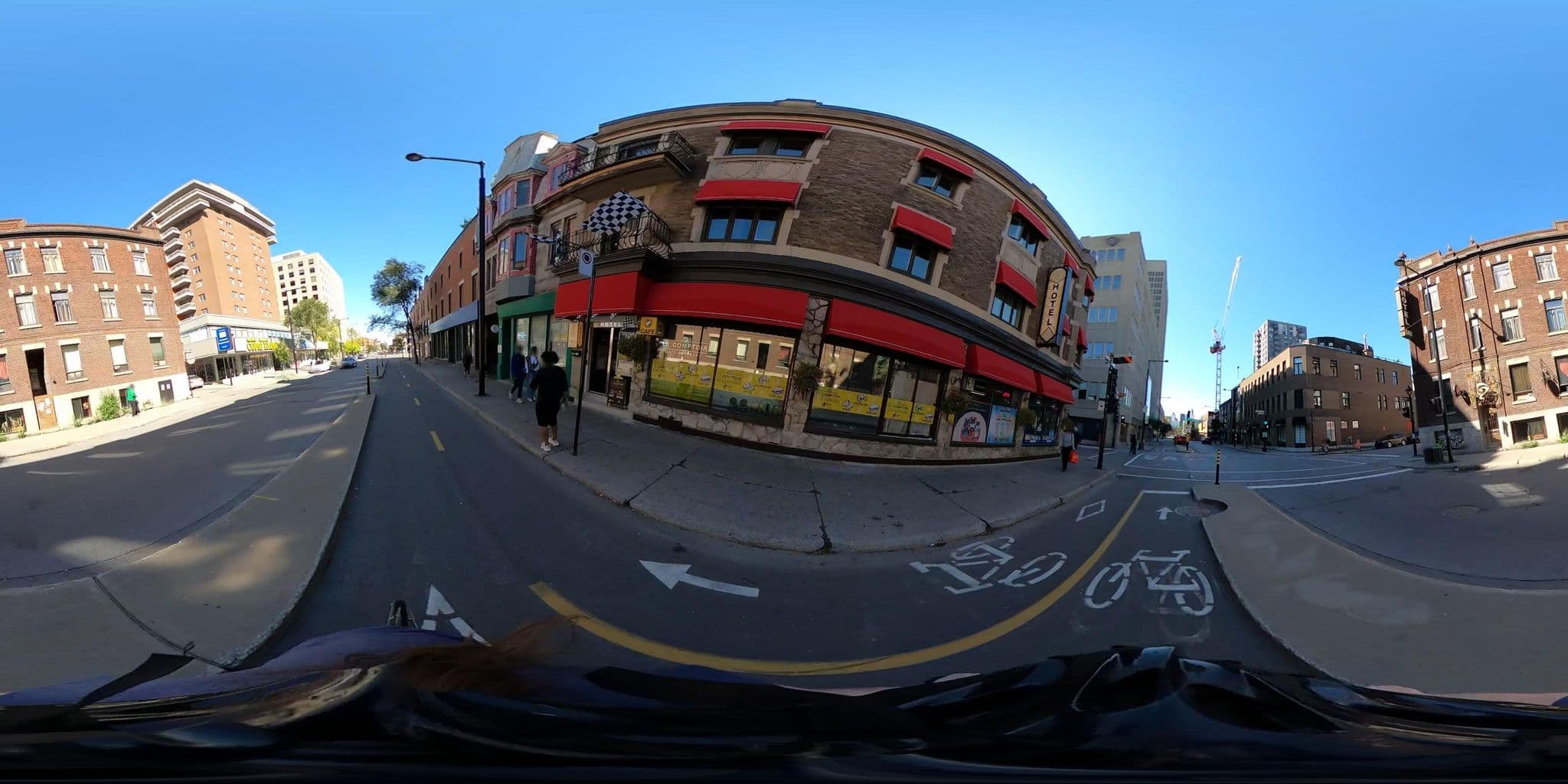 Street view near Hôtel le Coach, Milton-Parc — © une_abeille (CC BY-SA · Mapillary)