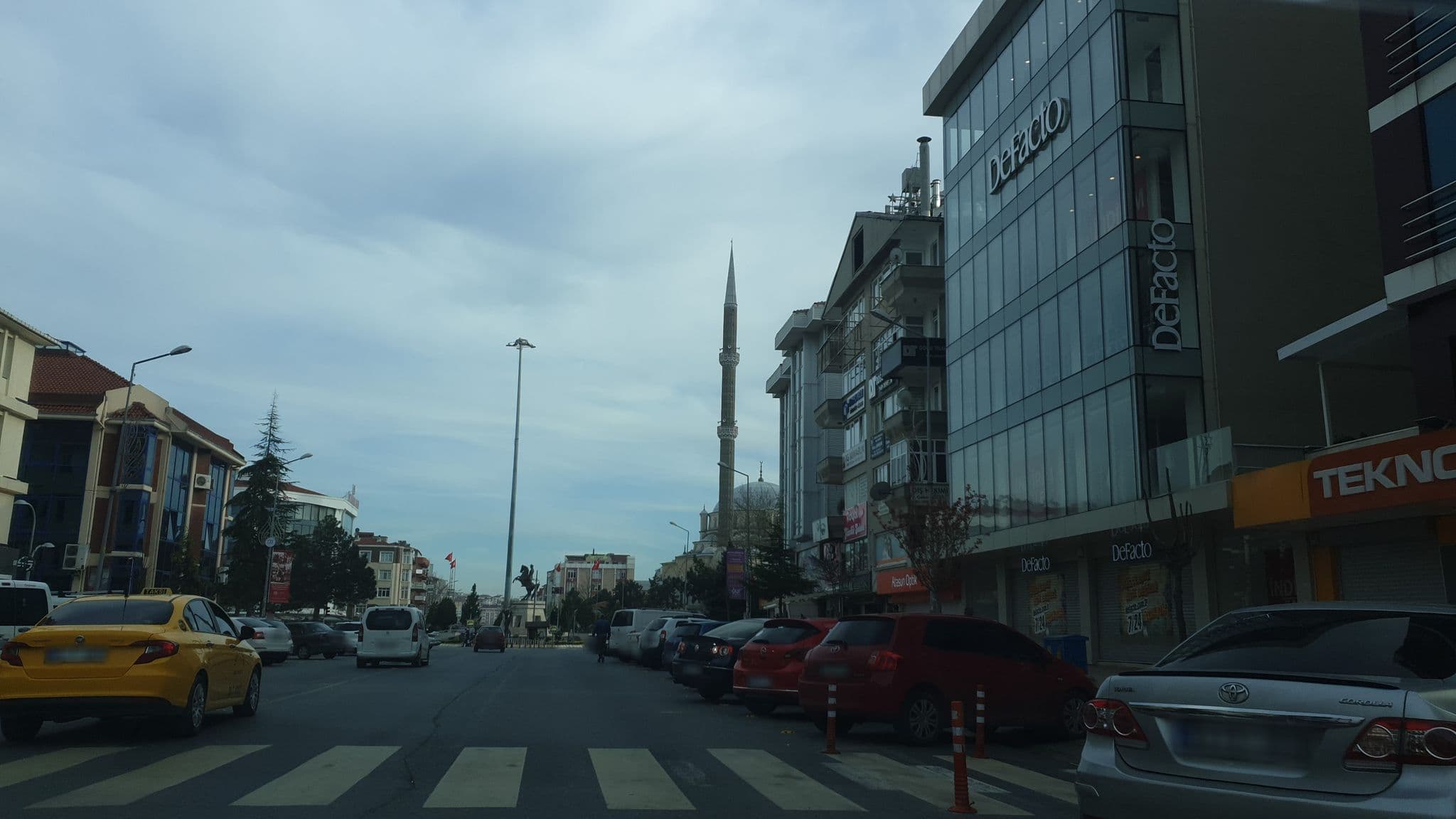 Street view near Daglisuit Otel, Çerkezköy — © mcamlica (CC BY-SA · Mapillary)