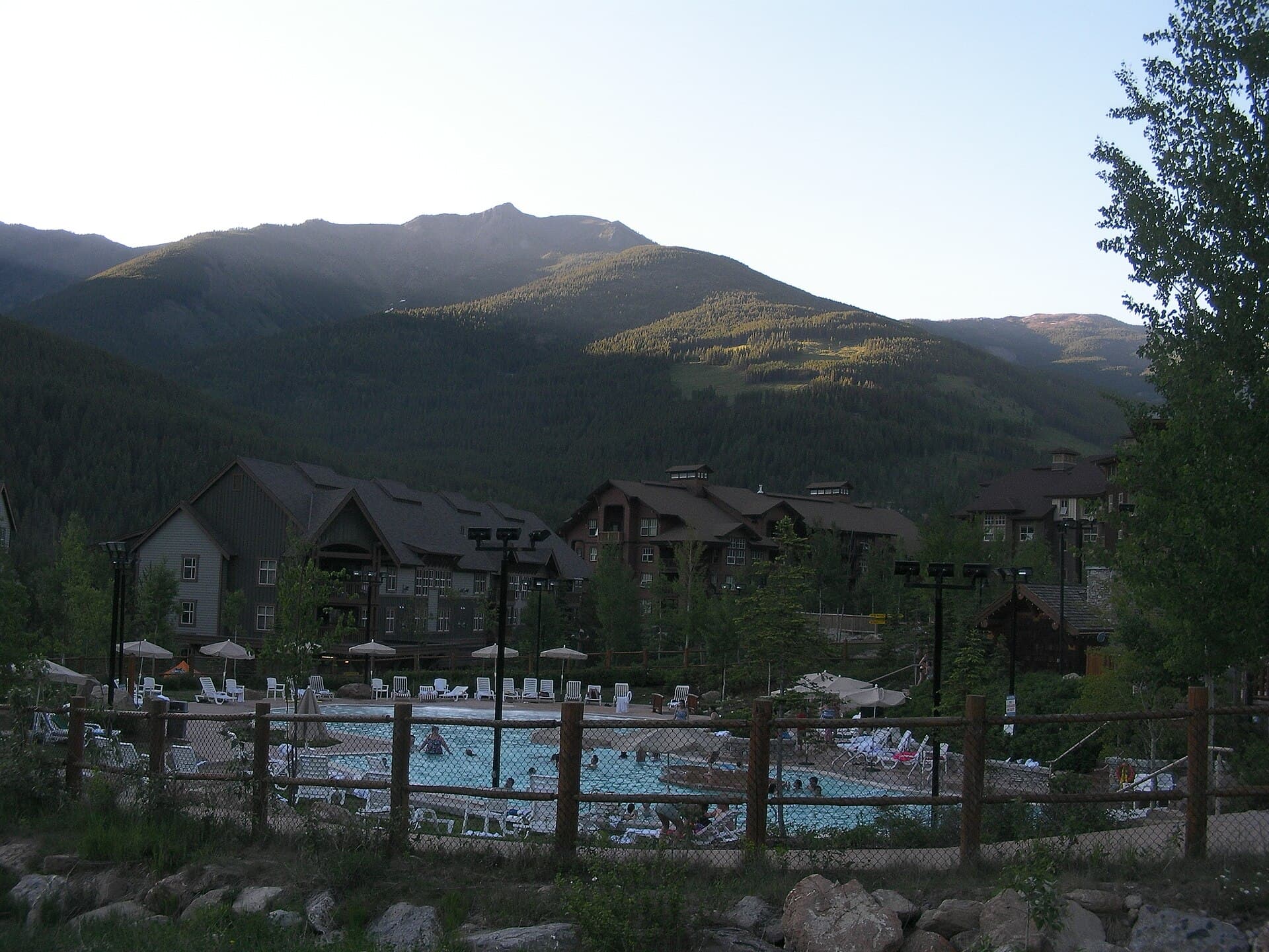 Panorama Mountain Village (via Wikimedia Commons, CC BY-SA 3.0)