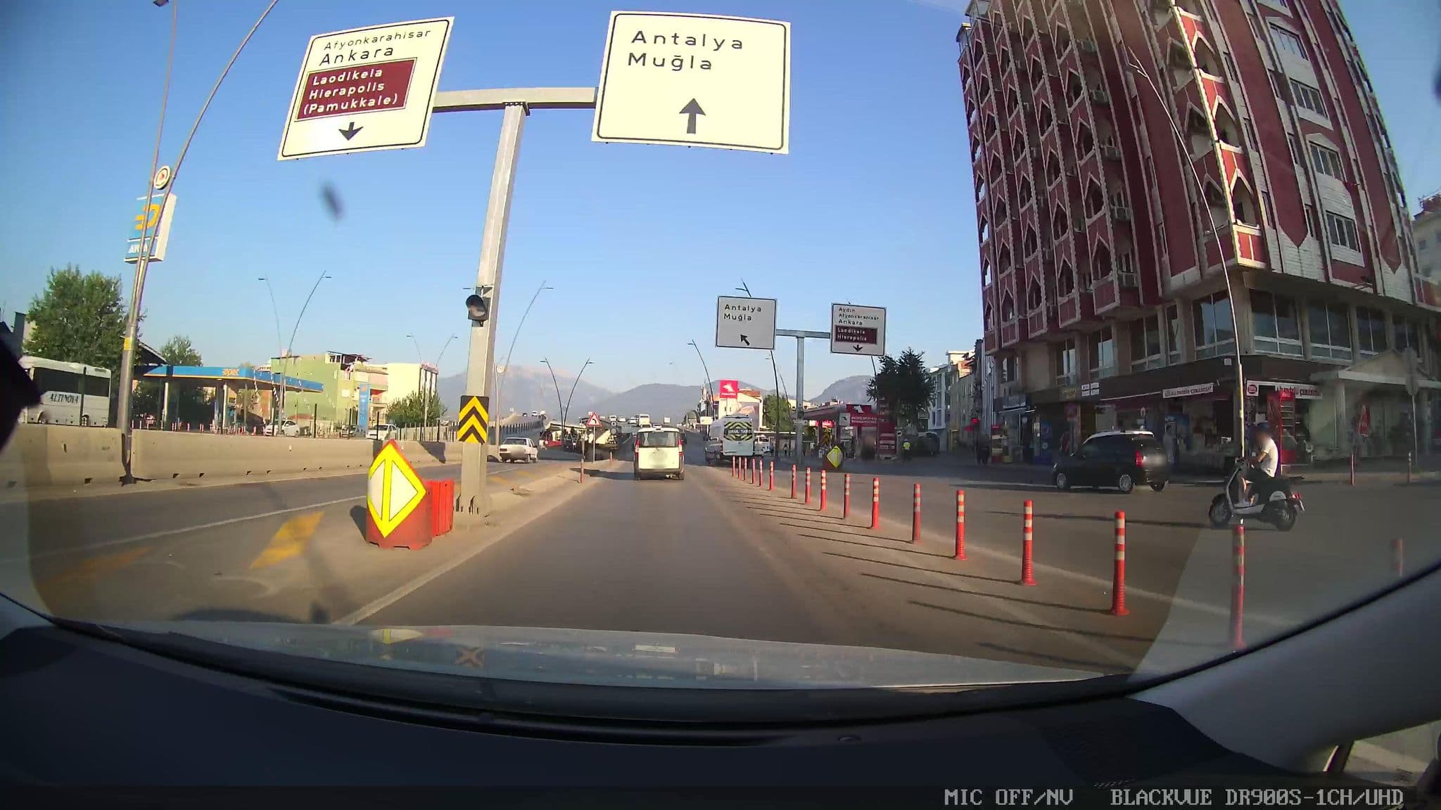 Street view near Business Address Hotel & Spa, Denizli — © lutfullah (CC BY-SA · Mapillary)