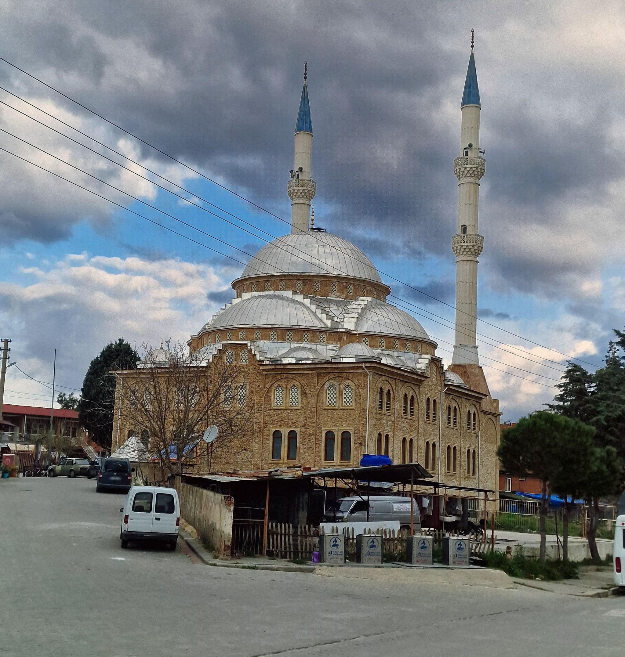 Street view near Çavuşoğlu  Pansiyon, Akköy — © km2bp (CC BY-SA · Mapillary)