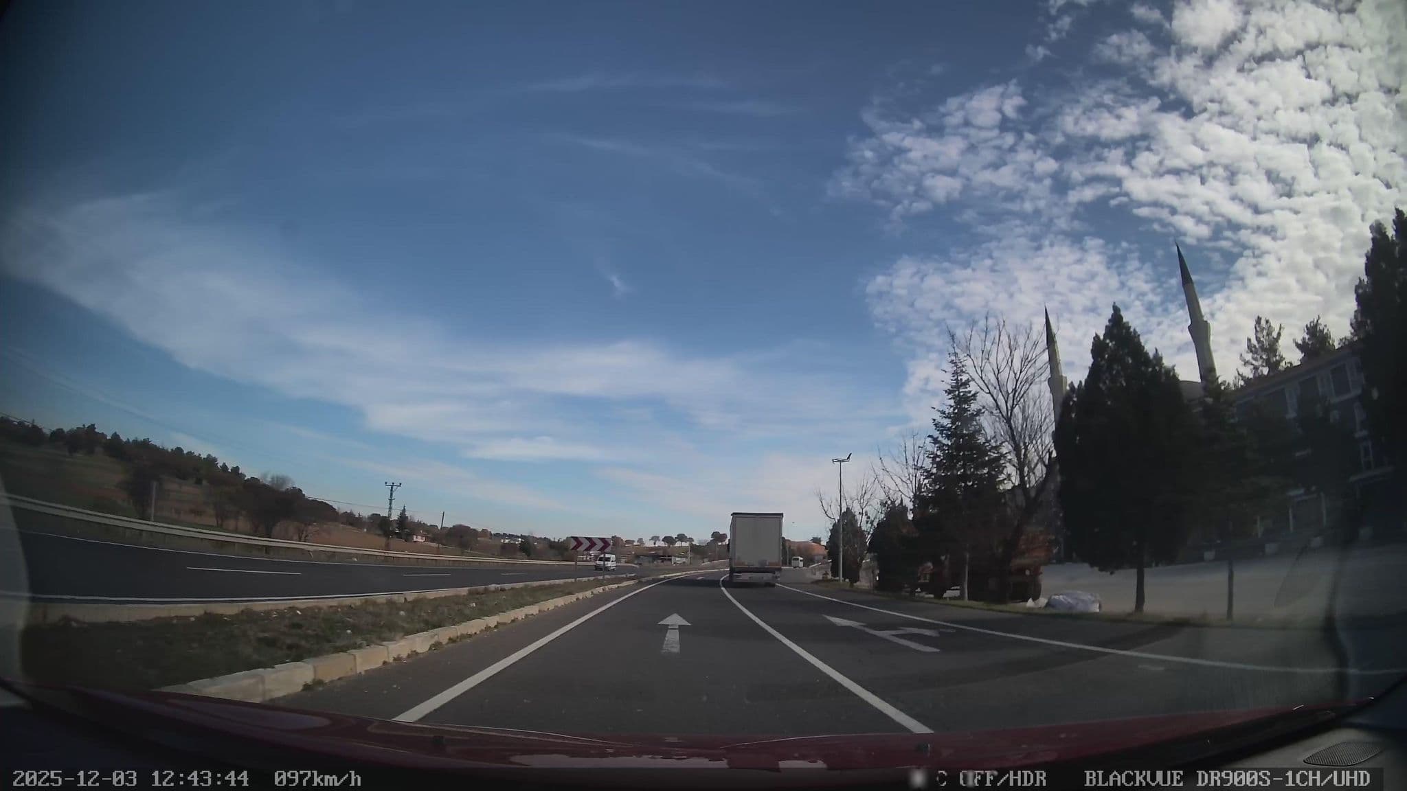 Street view near Günay Otel, Uşak — © unen (CC BY-SA · Mapillary)