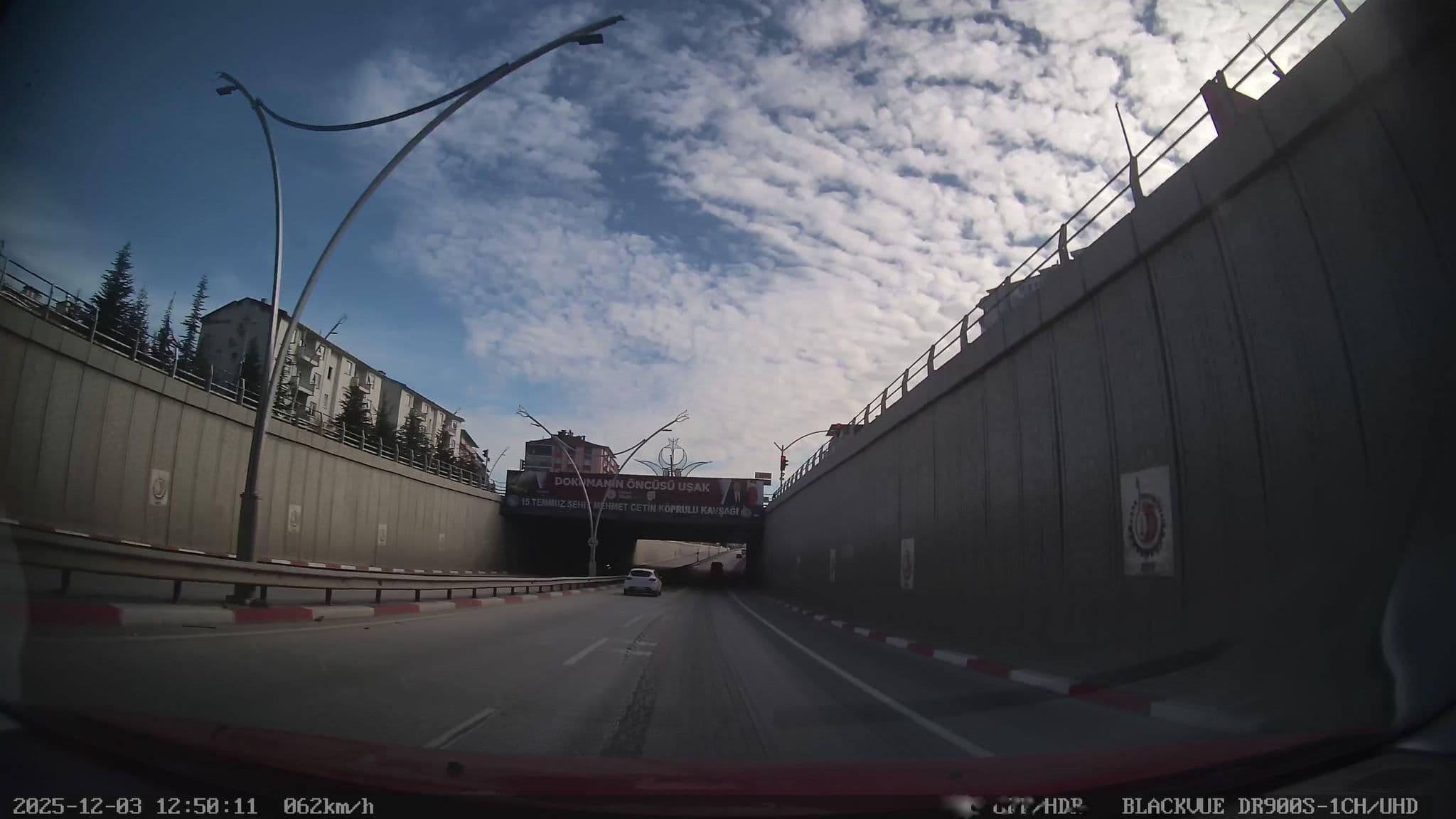Street view near Yaşar Gold Otel, Uşak — © unen (CC BY-SA · Mapillary)