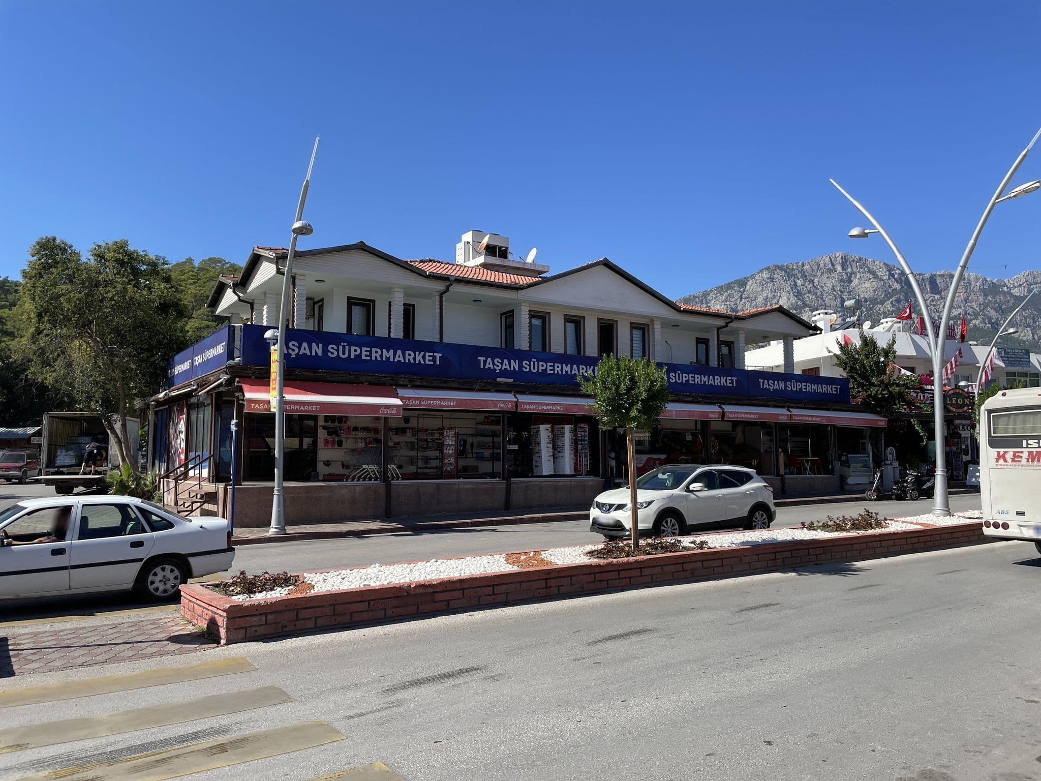 Street view near Er Güler Turizm, Kemer — © batyrmastyr (CC BY-SA · Mapillary)
