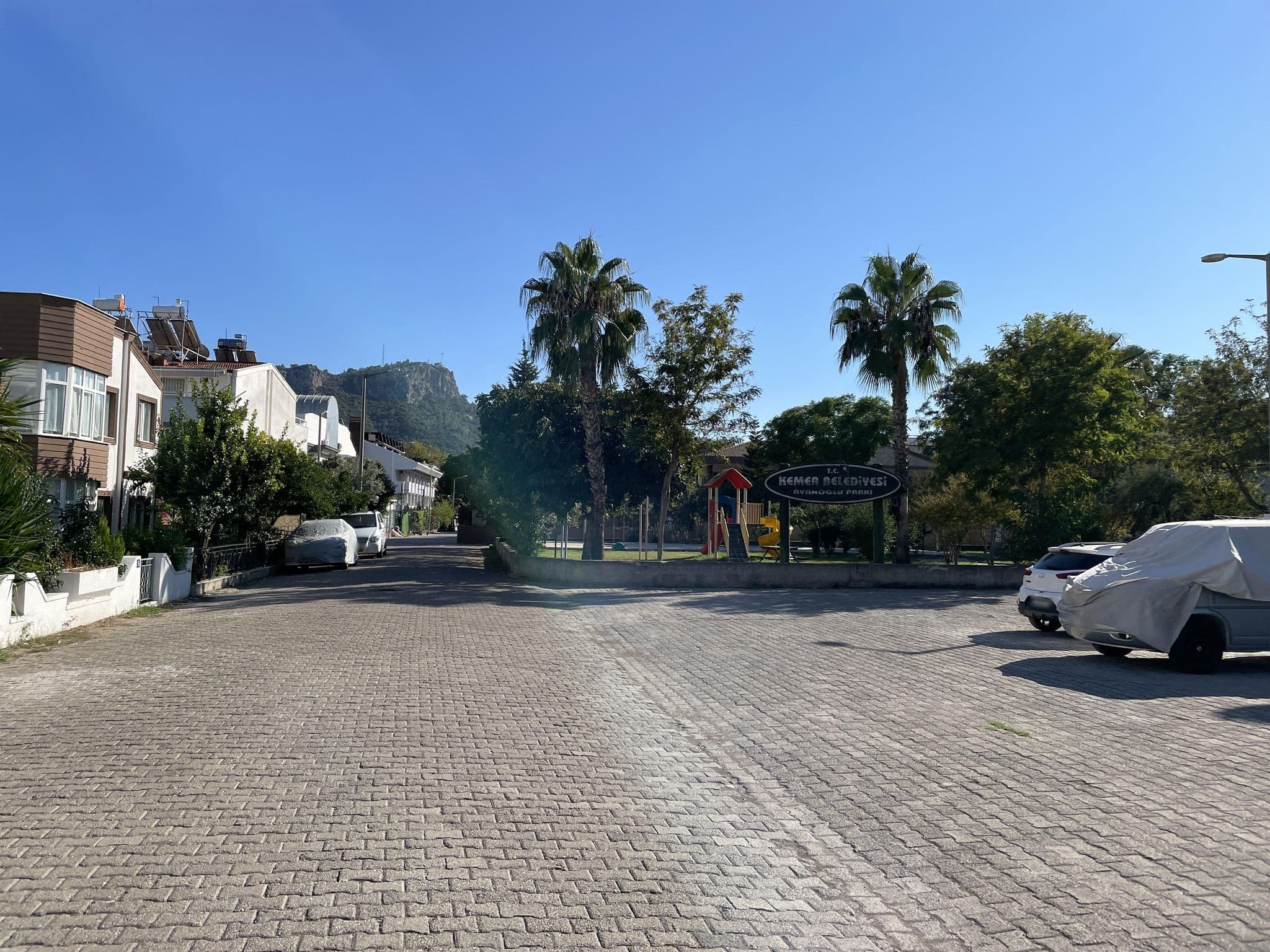 Street view near Yıldız Butik Otel, Kemer — © batyrmastyr (CC BY-SA · Mapillary)