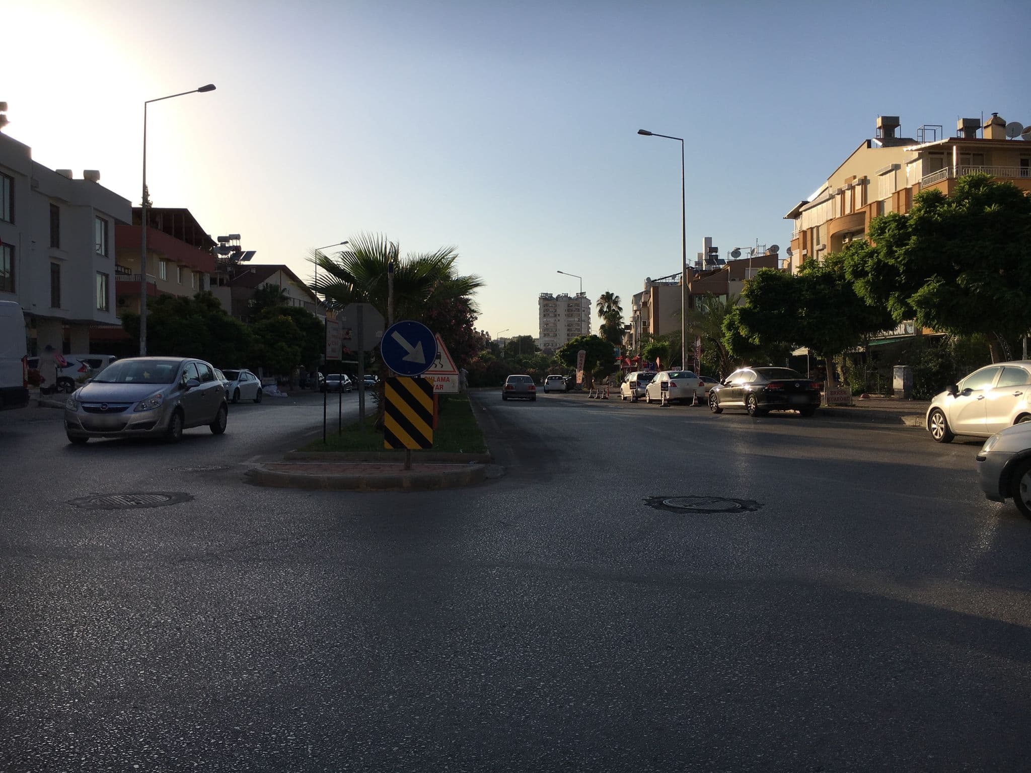 Street view near Sea Life Butik Hotel, Antalya — © ubenzer (CC BY-SA · Mapillary)