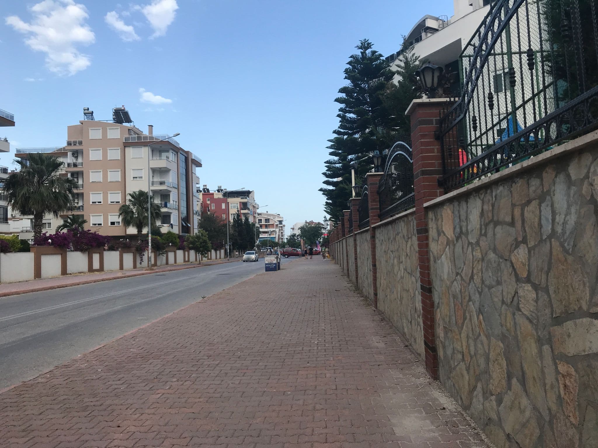 Street view near Onkel hotel ressa, Bahtılı — © ferahkoksal (CC BY-SA · Mapillary)