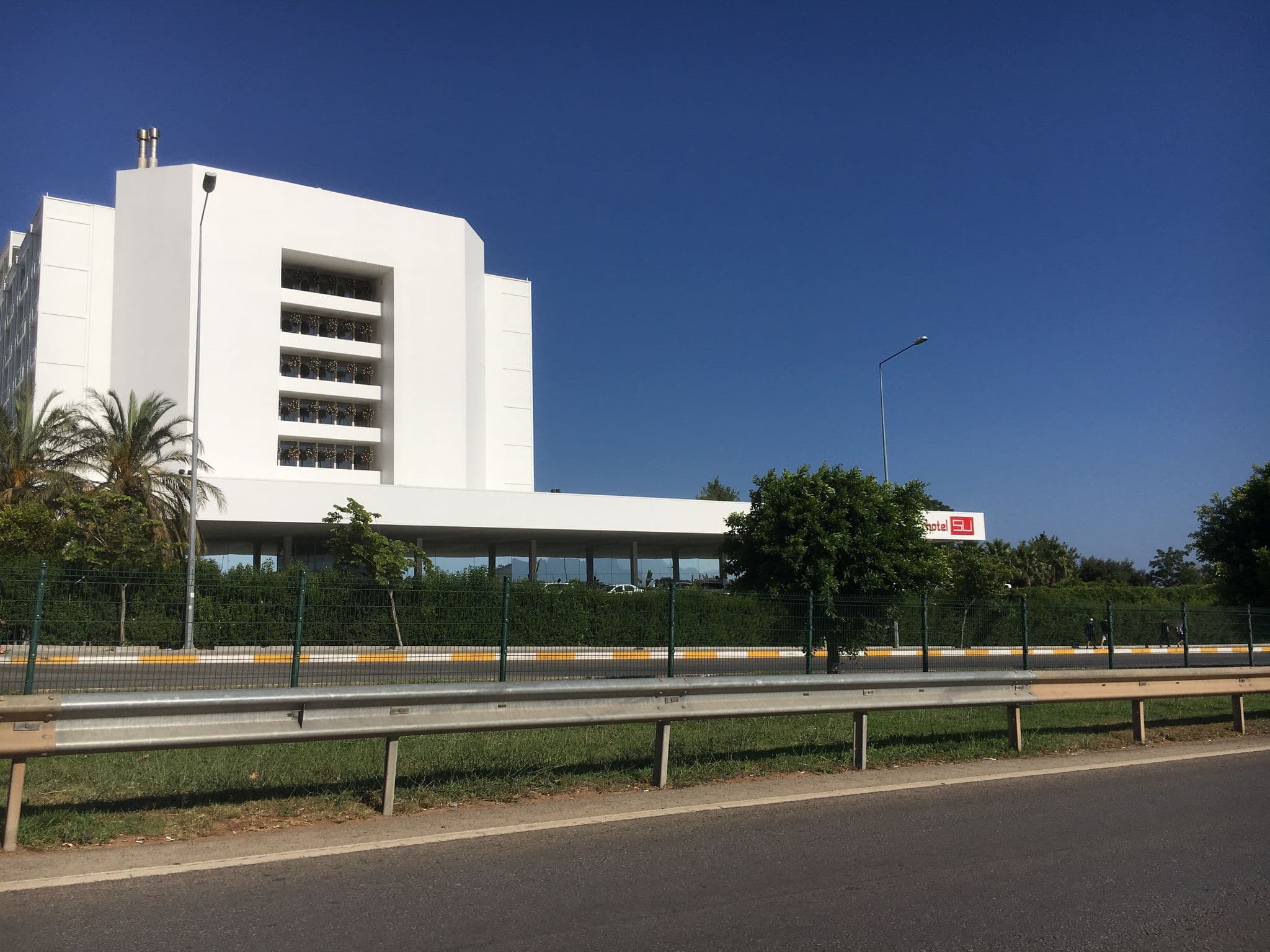Street view near Antalya Dolphin Park, Antalya — © ubenzer (CC BY-SA · Mapillary)