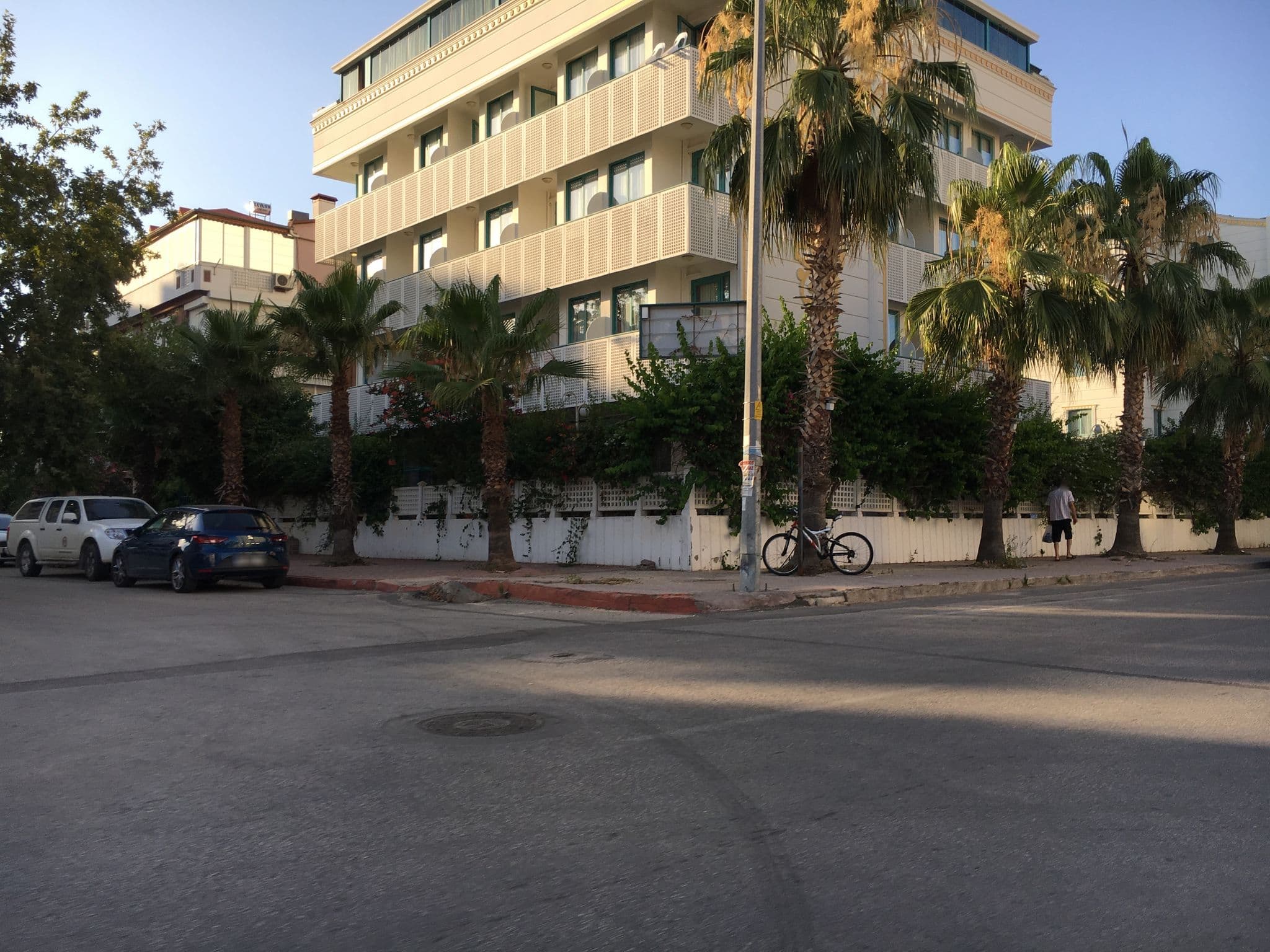 Street view near Tahıl Hill Hotel, Antalya — © ubenzer (CC BY-SA · Mapillary)