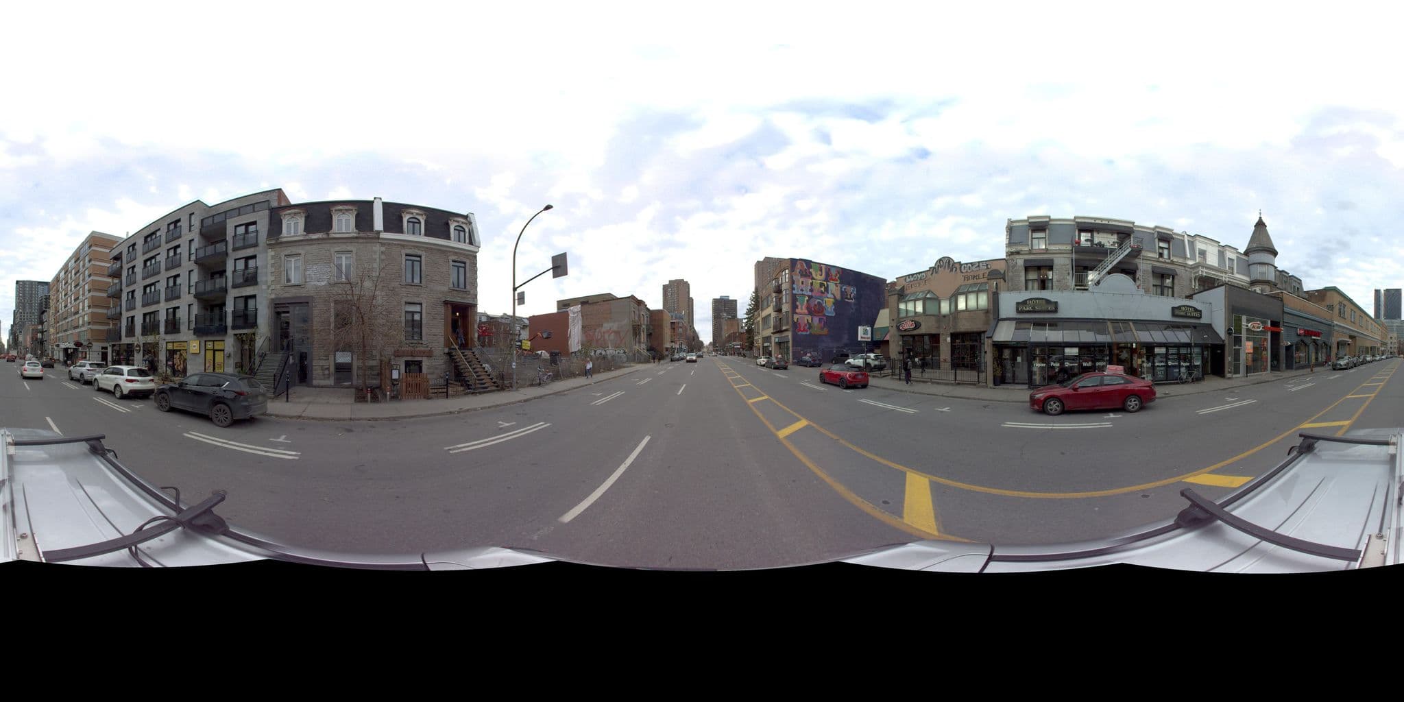 Street view near Parc Suites Hotel, Milton-Parc — © VdM (CC BY-SA · Mapillary)