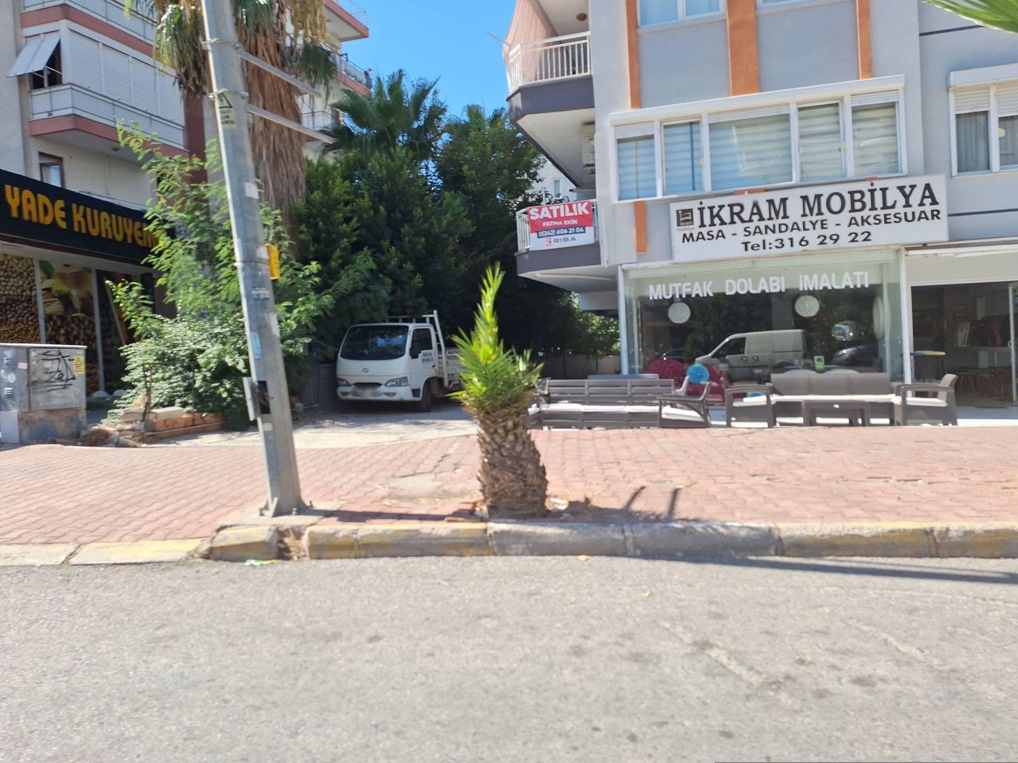 Street view near Musty's Hood, Muratpaşa — © Guria (CC BY-SA · Mapillary)