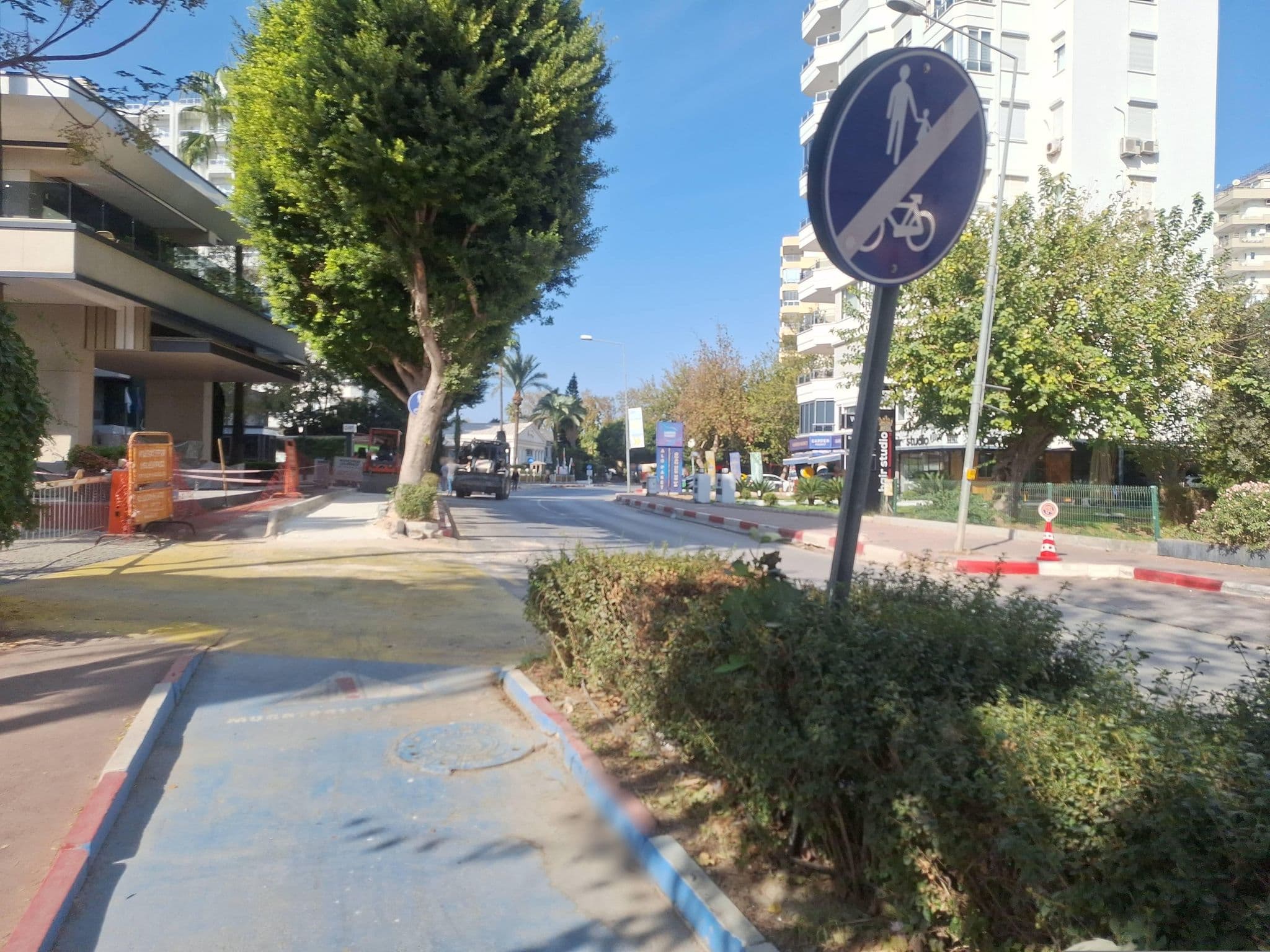 Street view near Antalya Otel Laden Spa, Muratpaşa — © Guria (CC BY-SA · Mapillary)