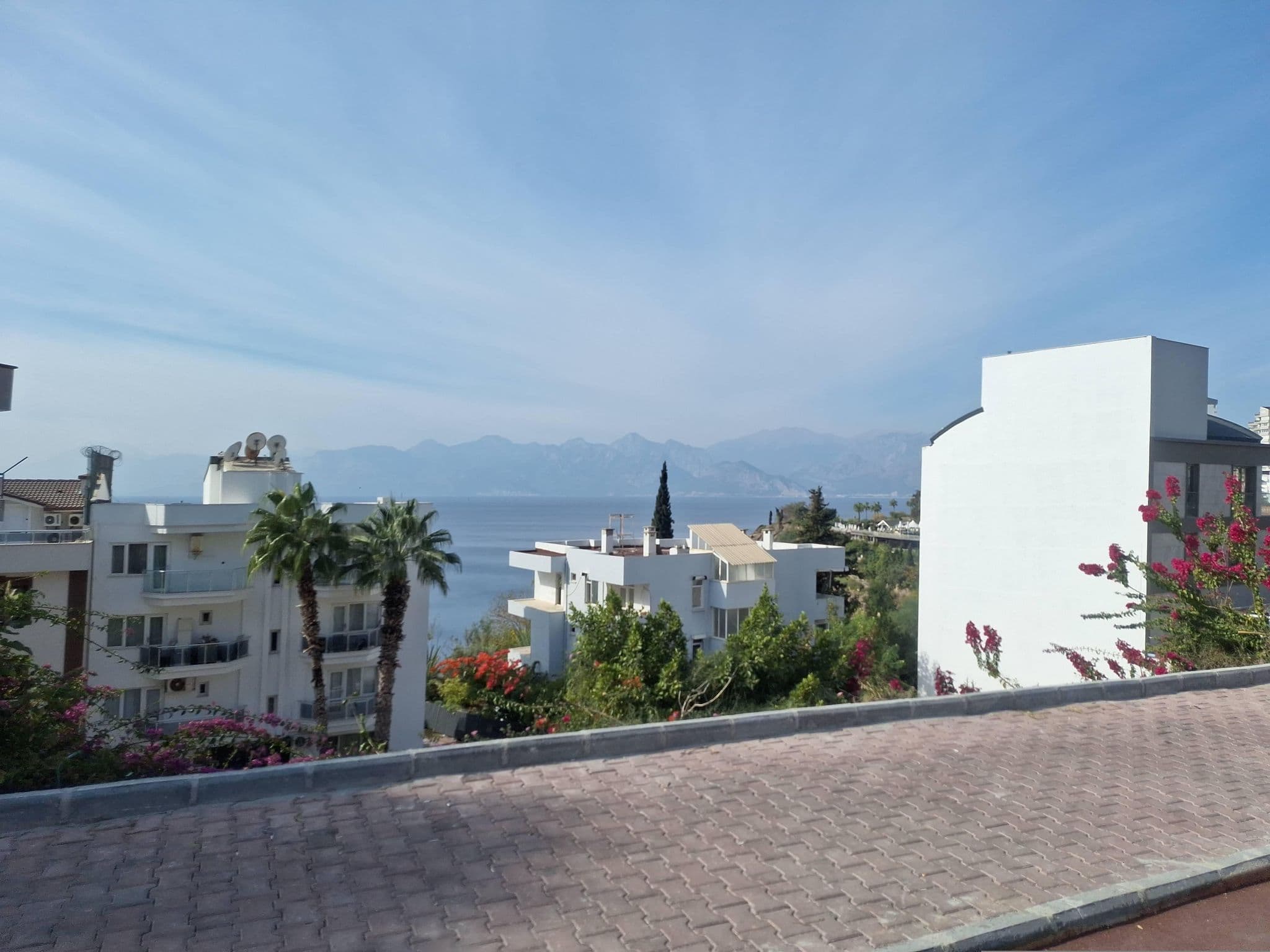 Street view near Duru Suites Hotel, Muratpaşa — © Guria (CC BY-SA · Mapillary)