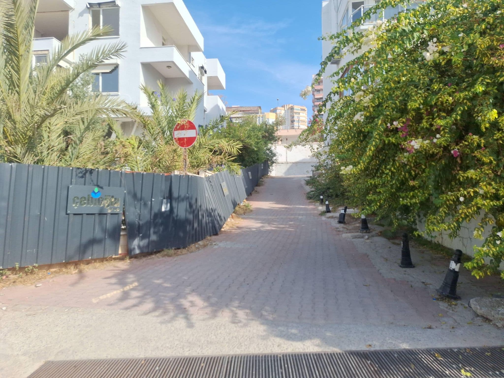 Street view near Regna Hotel, Muratpaşa — © Guria (CC BY-SA · Mapillary)
