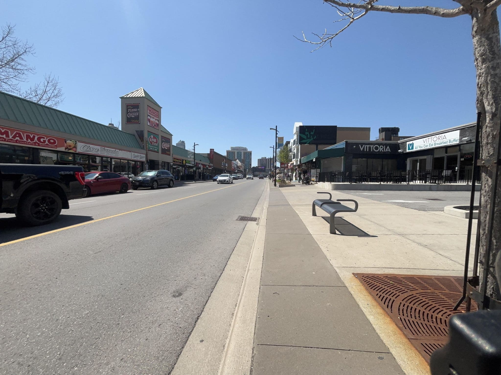 Street view near Vittoria Hotel & Suites, Niagara Falls — © Lanka6359 (CC BY-SA · Mapillary)