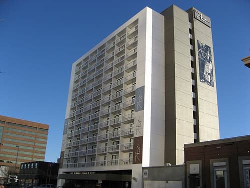 Hotel Arts (via Wikimedia Commons, CC BY 2.0)
