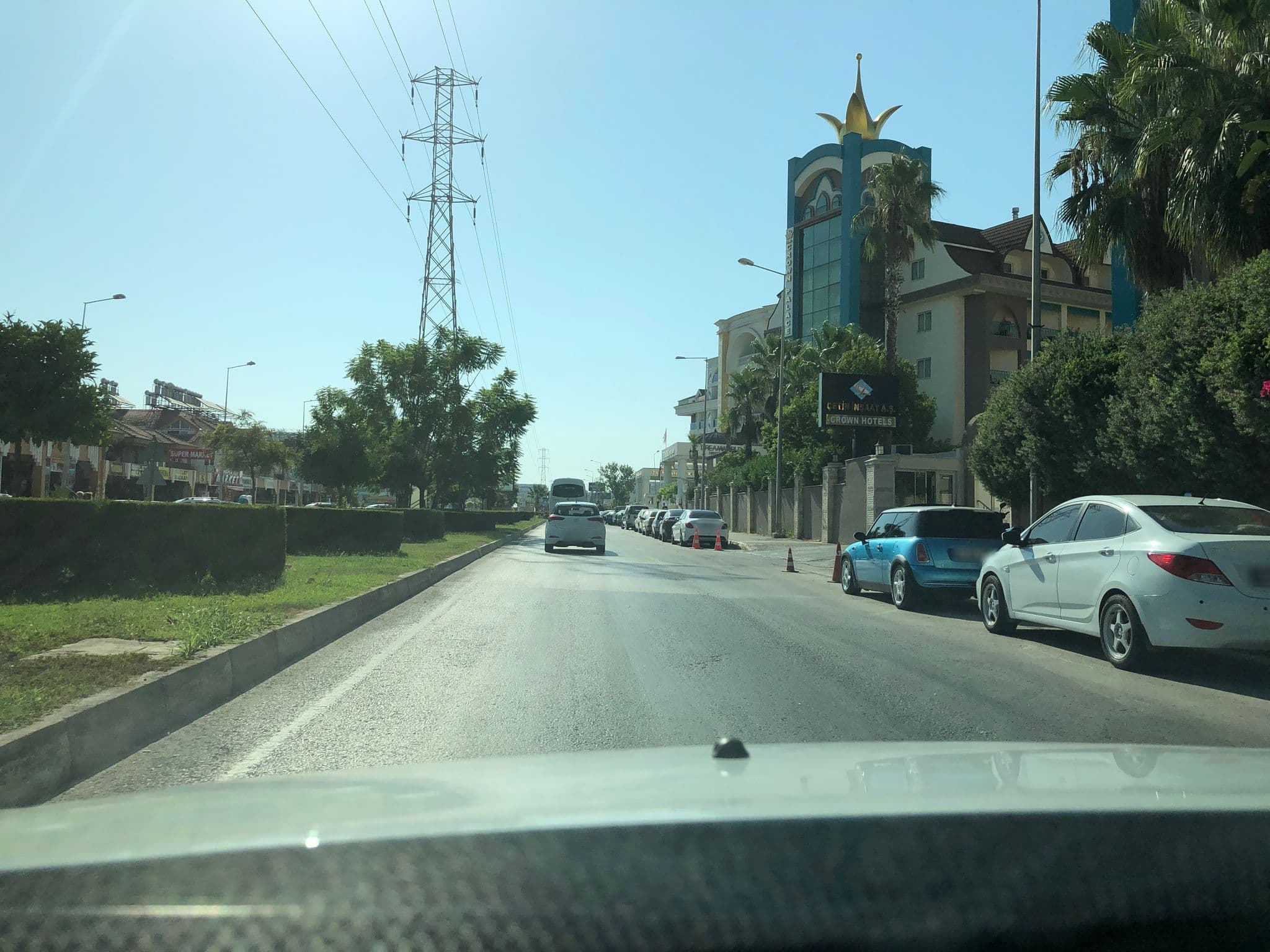Street view near side crown sharm şantiyesi, Gültepe — © schwartauch (CC BY-SA · Mapillary)