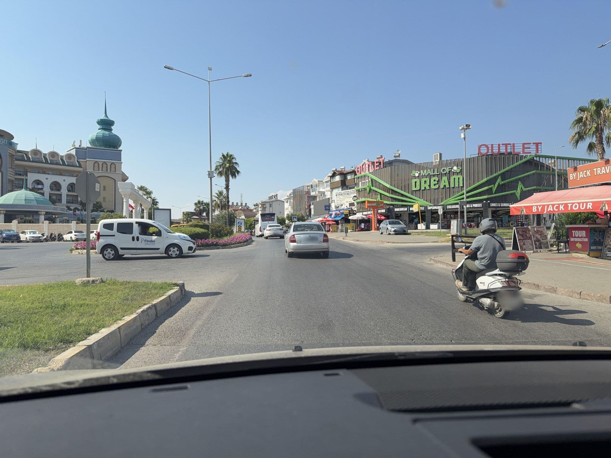 Street view near ceren family otel, Side — © wasd42 (CC BY-SA · Mapillary)