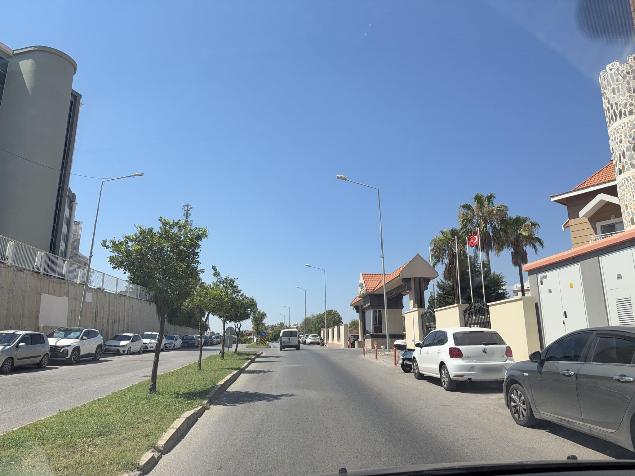 Street view near Side Mare Hotel & Spa Resort, Gültepe — © wasd42 (CC BY-SA · Mapillary)