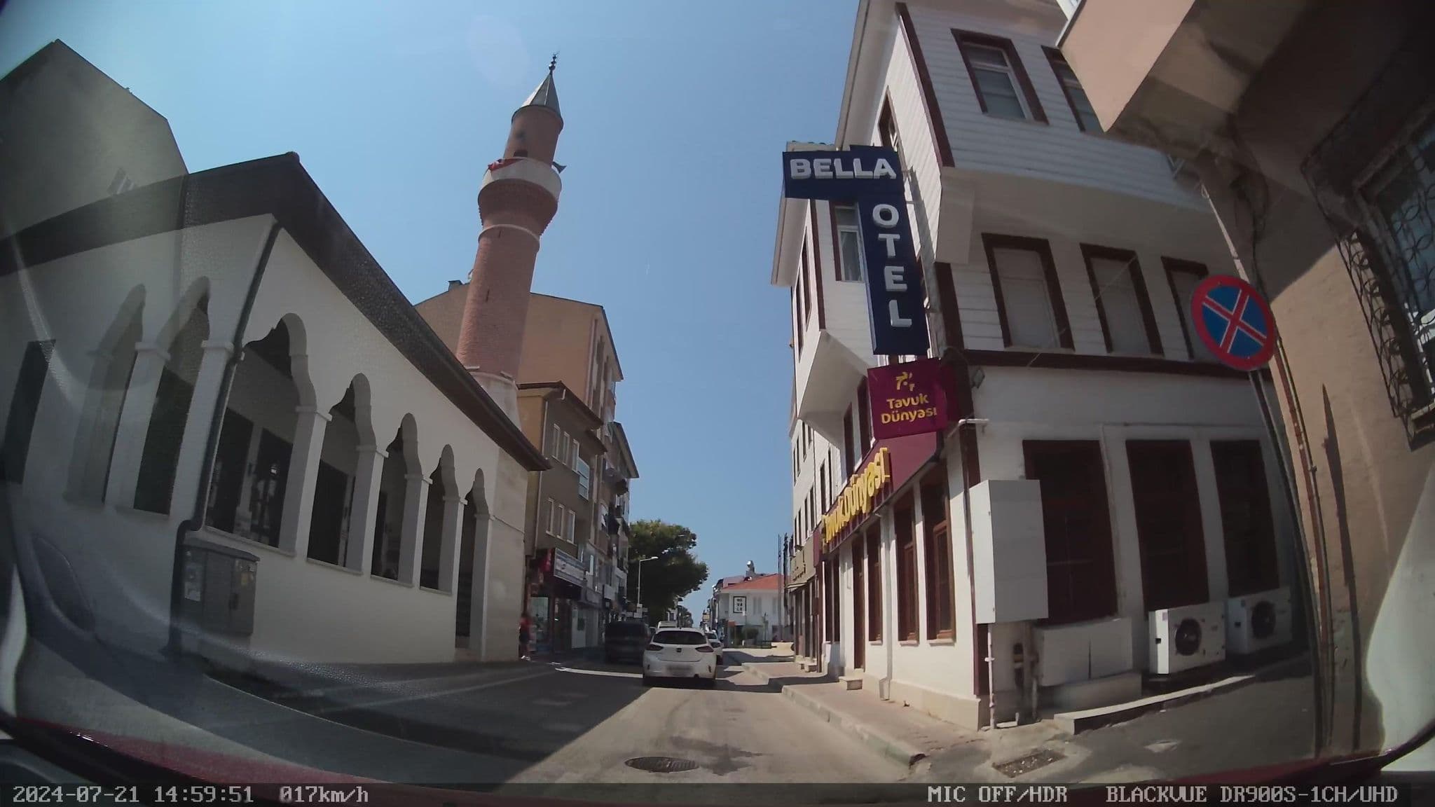 Street view near Ferah Hotel, Mudanya — © unen (CC BY-SA · Mapillary)