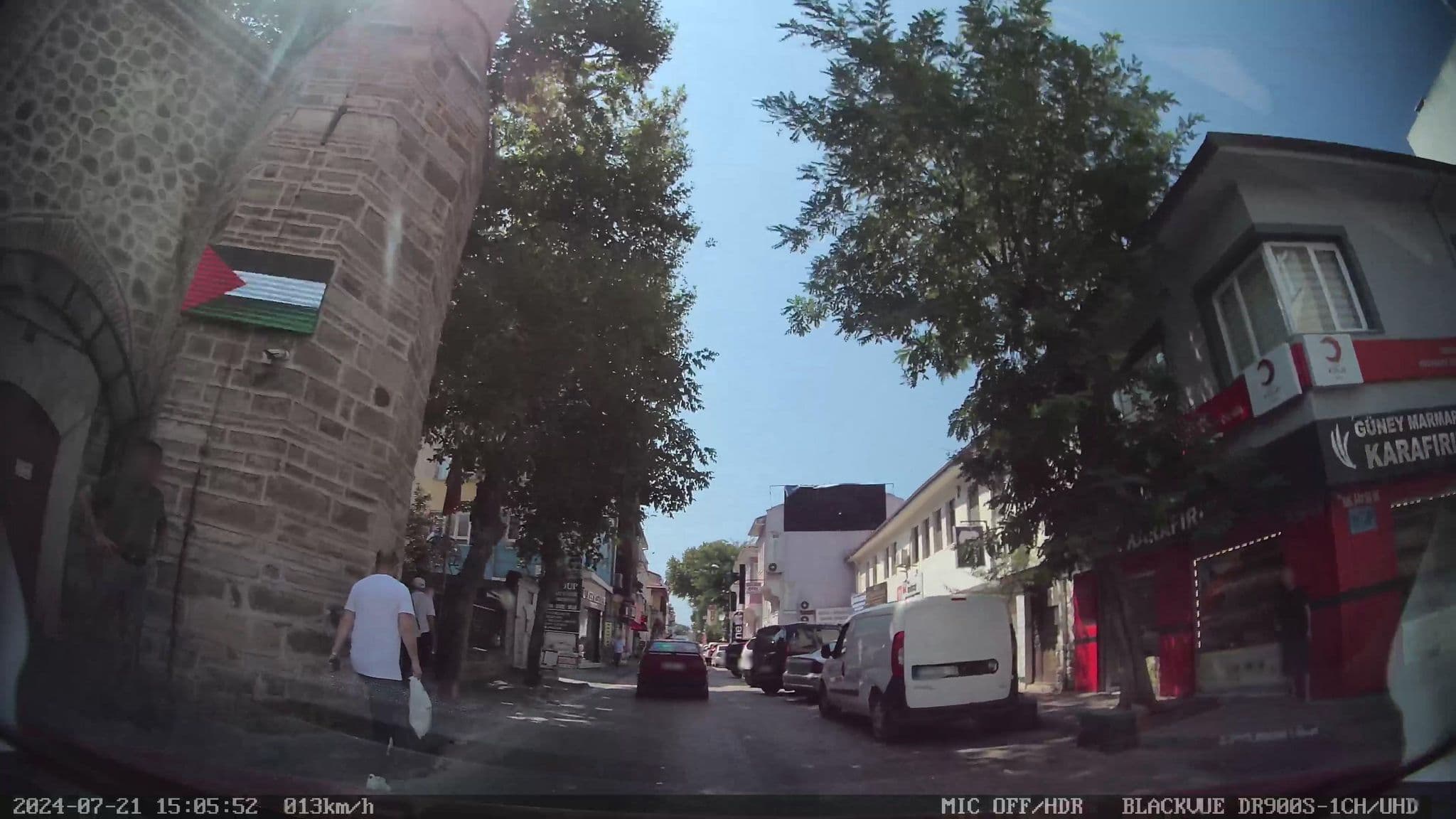 Street view near Golden Butik Hotel & Patisserie, Mudanya — © unen (CC BY-SA · Mapillary)