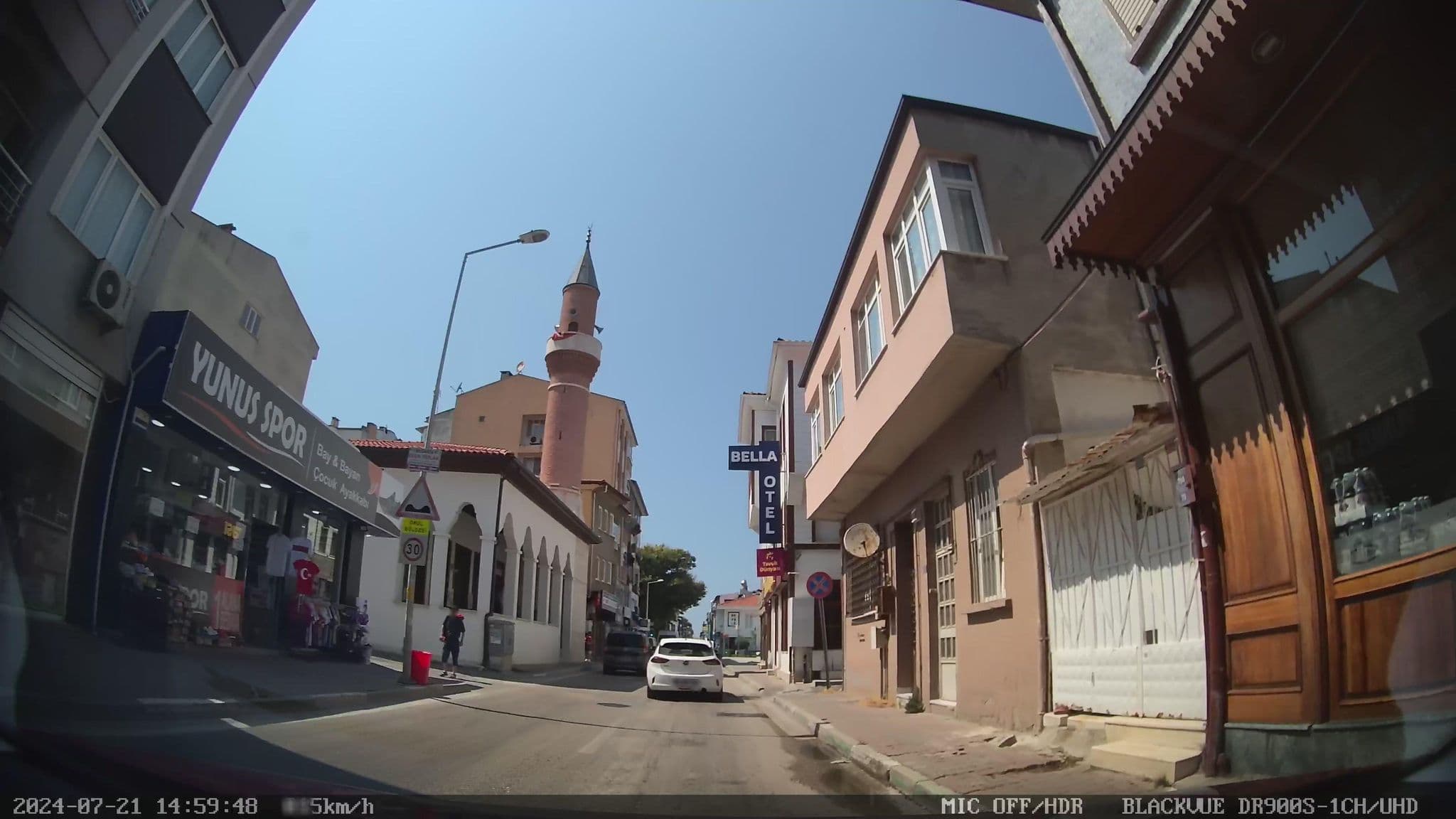 Street view near Bella Otel Mudanya, Mudanya — © unen (CC BY-SA · Mapillary)