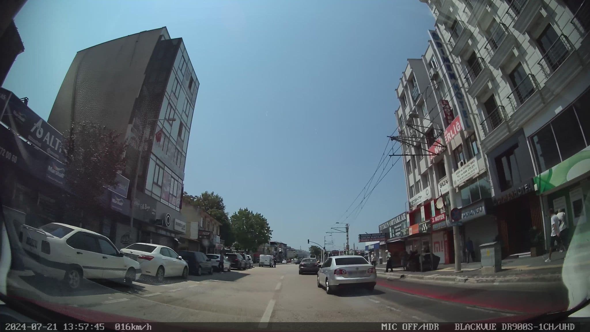 Street view near Taç Hotel, Bursa — © unen (CC BY-SA · Mapillary)