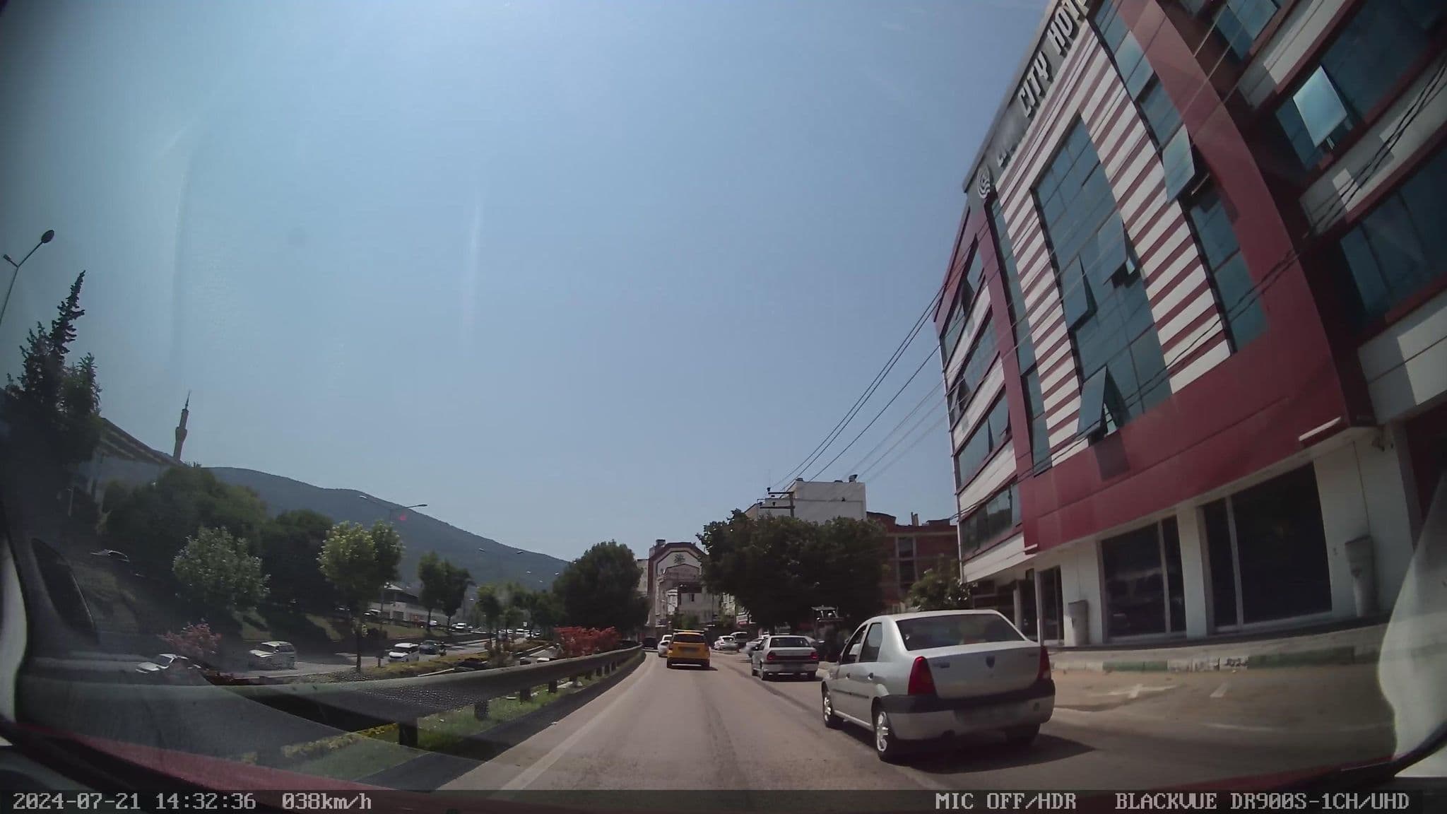 Street view near Karakaya Hotel, Bursa — © unen (CC BY-SA · Mapillary)