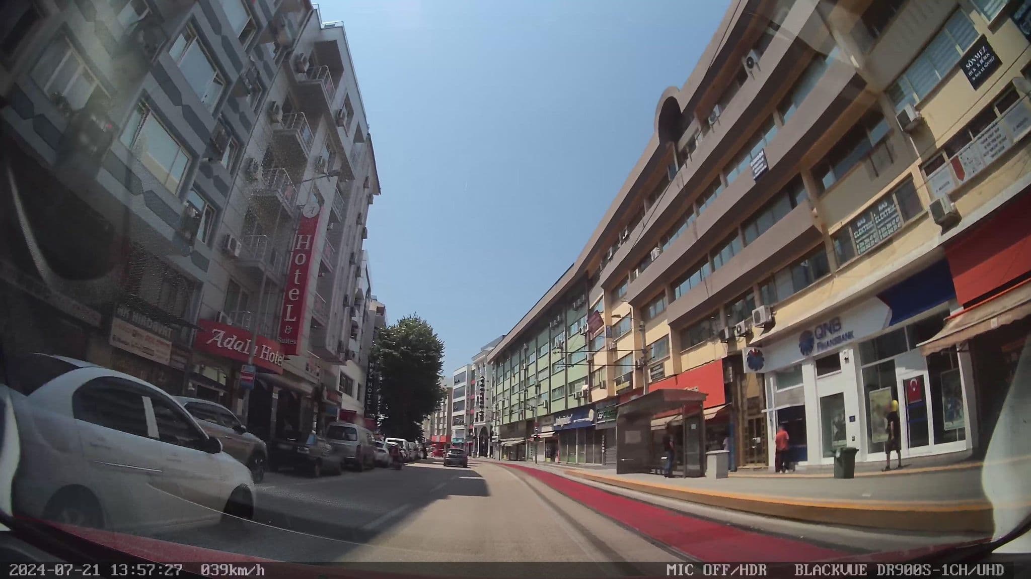 Street view near Önel Hotel, Bursa — © unen (CC BY-SA · Mapillary)