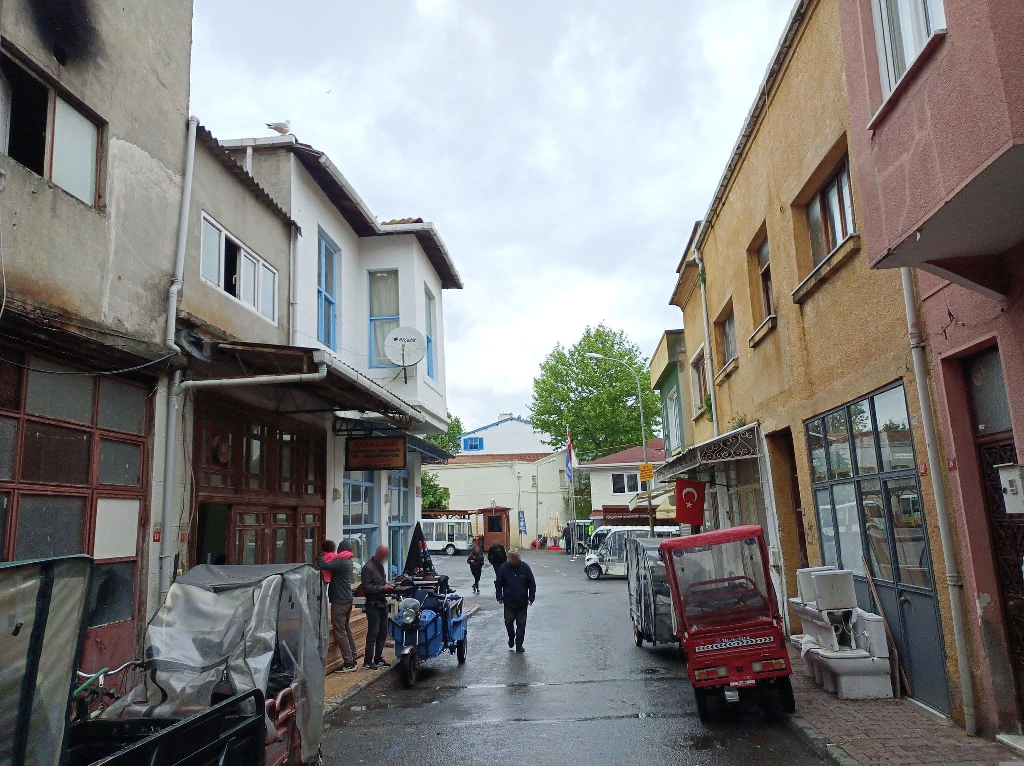 Street view near Mini Prens Boutique Hotel, Buyukada, Istanbul, Adalar — © deleted_user (CC BY-SA · Mapillary)